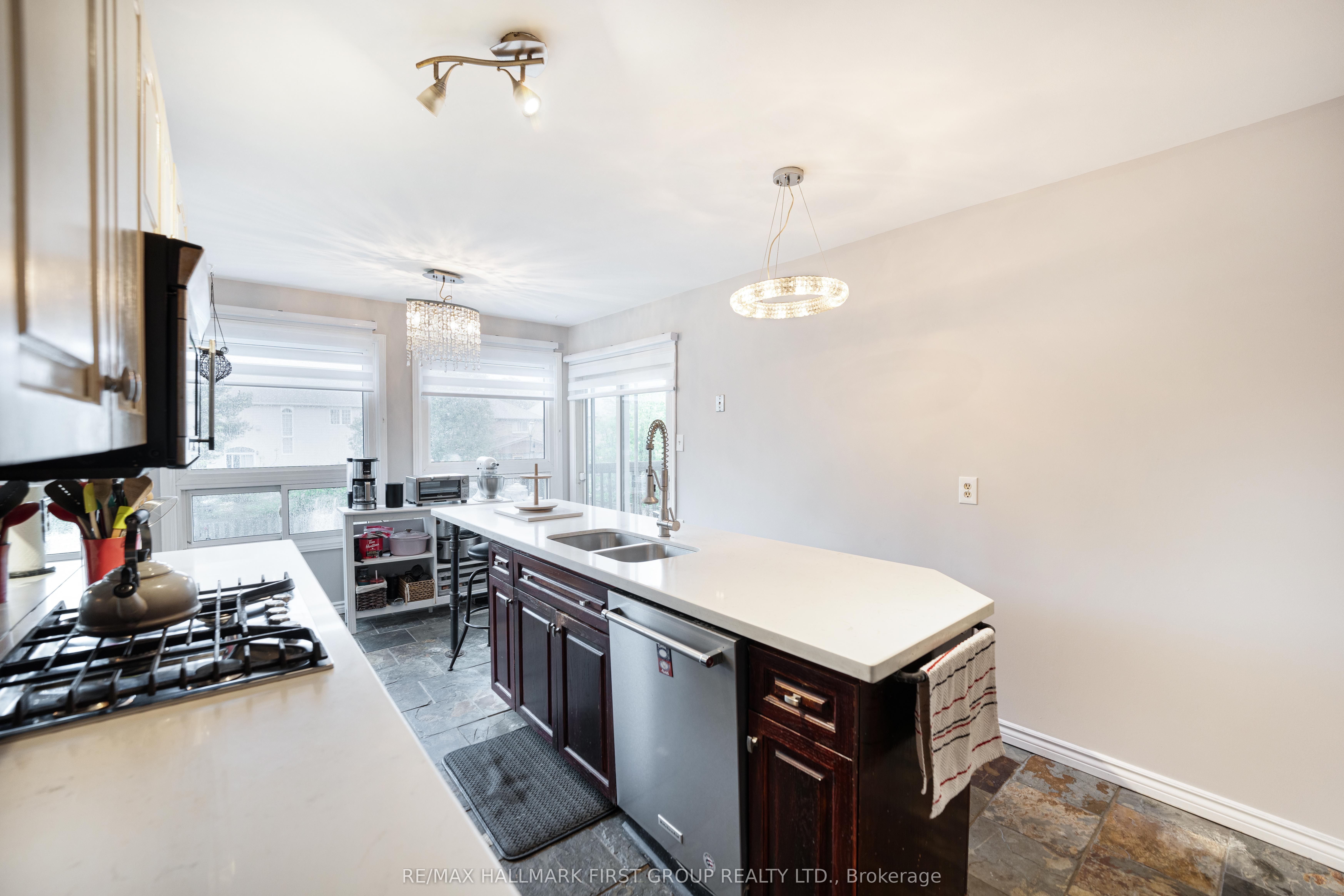 1855 New Street Property Photo 9