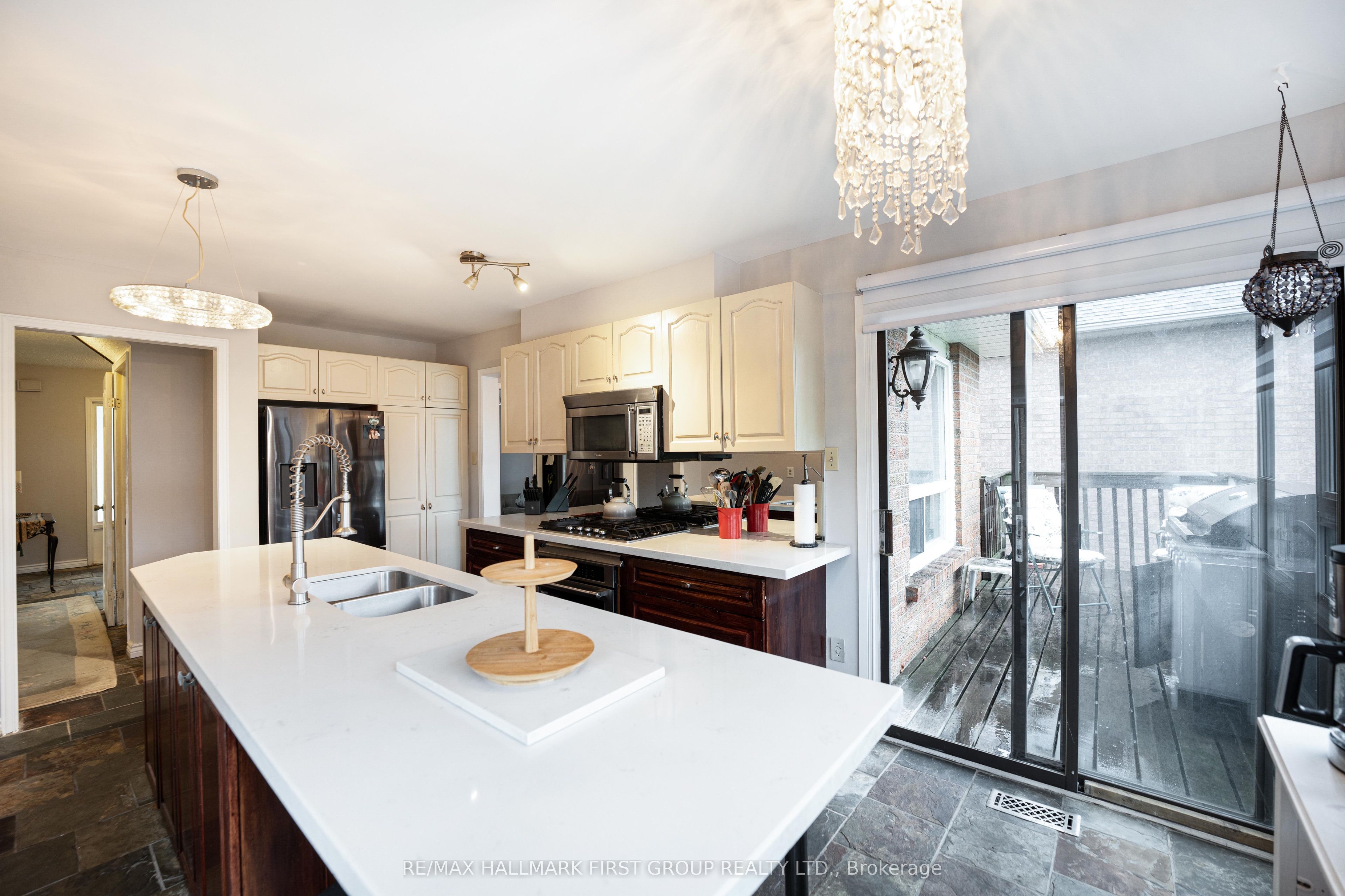 1855 New Street Property Photo 10