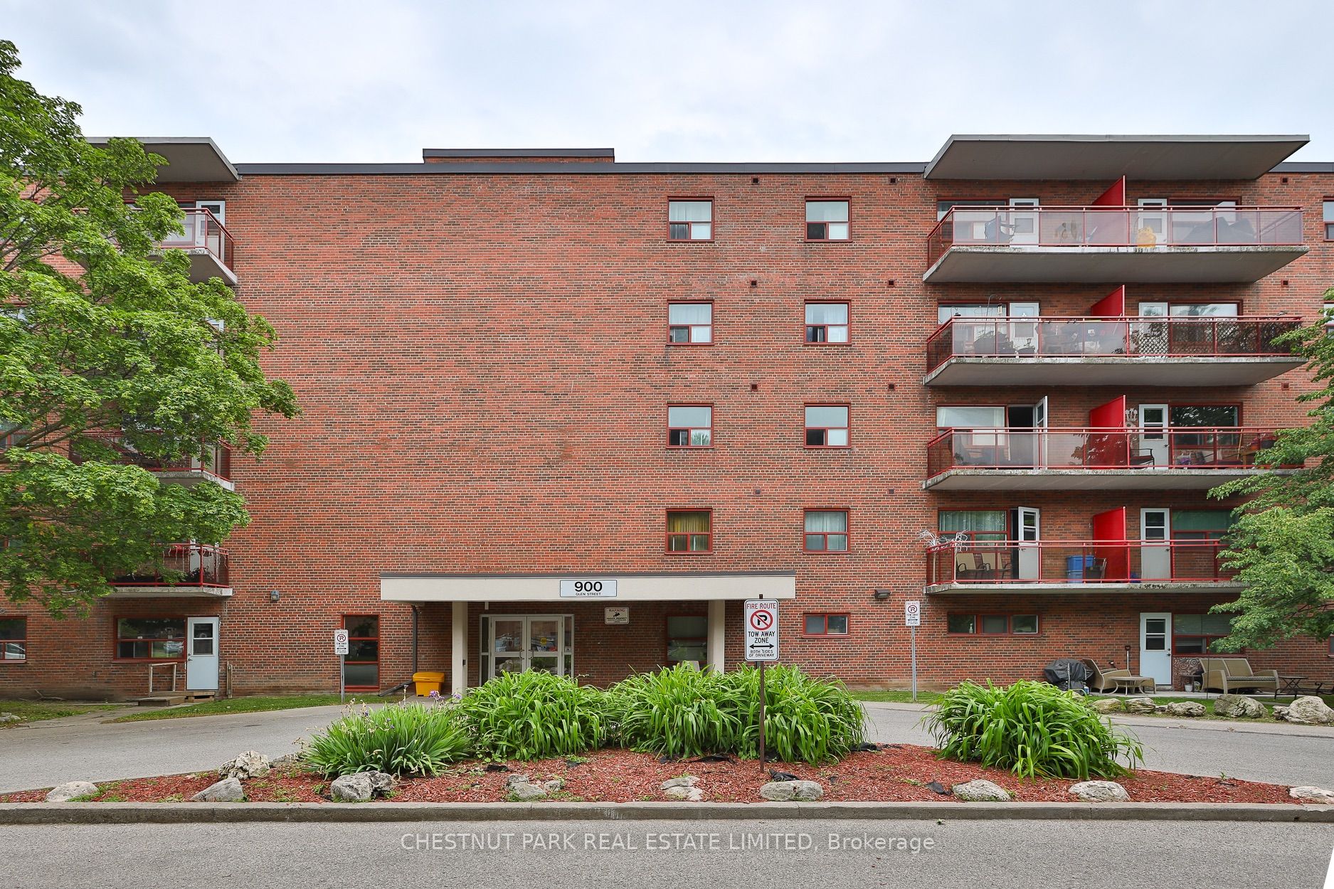 900 Glen Street 406 Property Photo 2