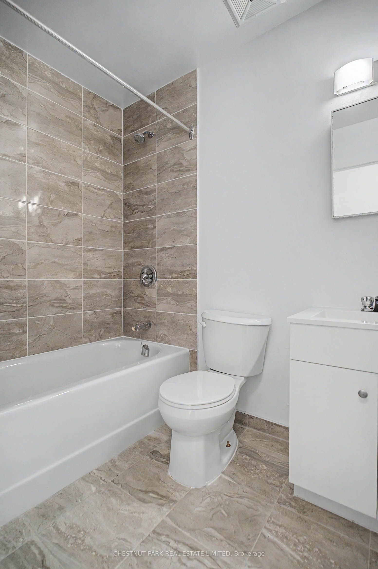 900 Glen Street 406 Property Photo 22