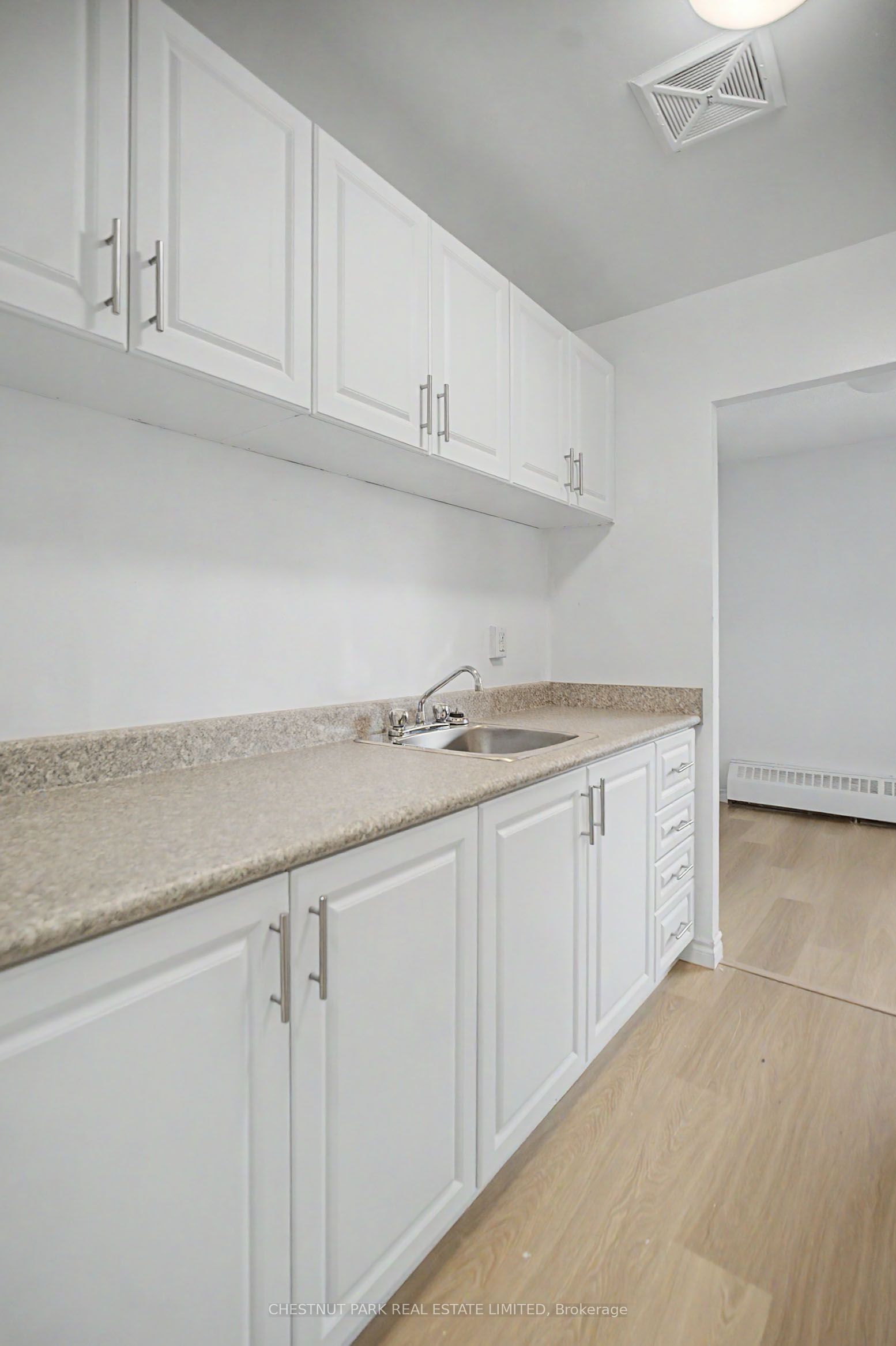 900 Glen Street 406 Property Photo 43