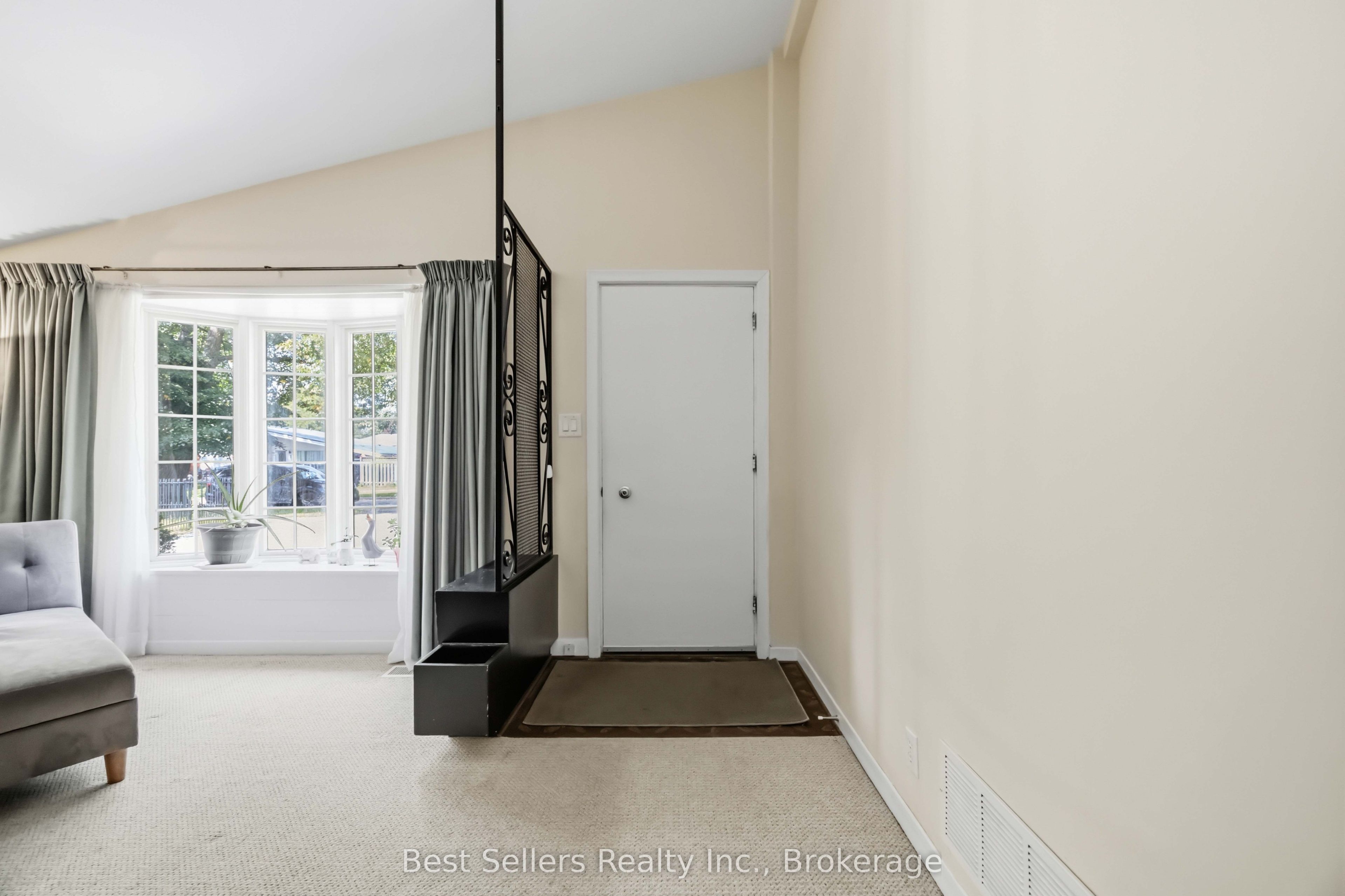 5 Benfrisco Crescent Property Photo 3