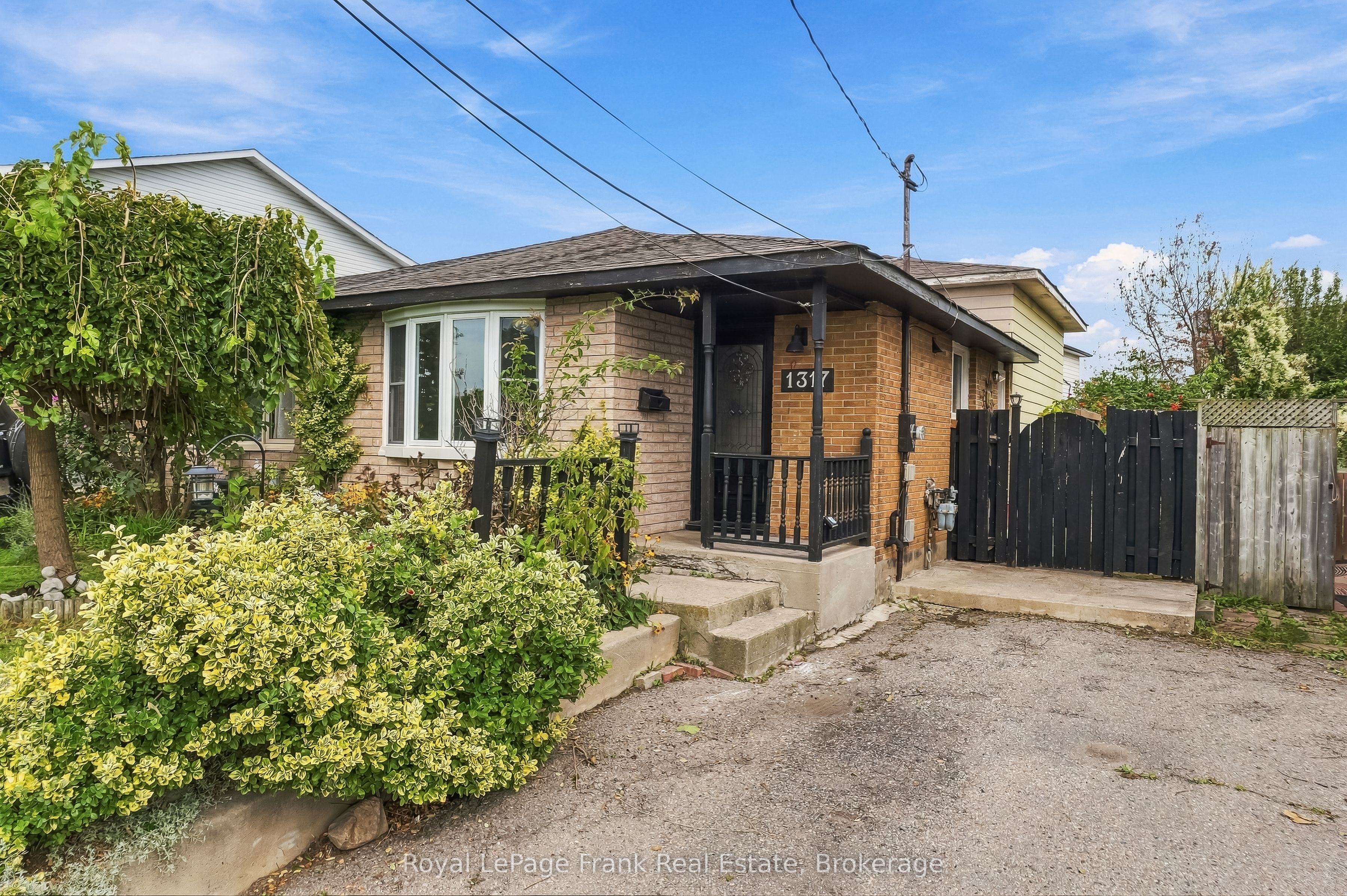1317 Park Road S Property Photo 1