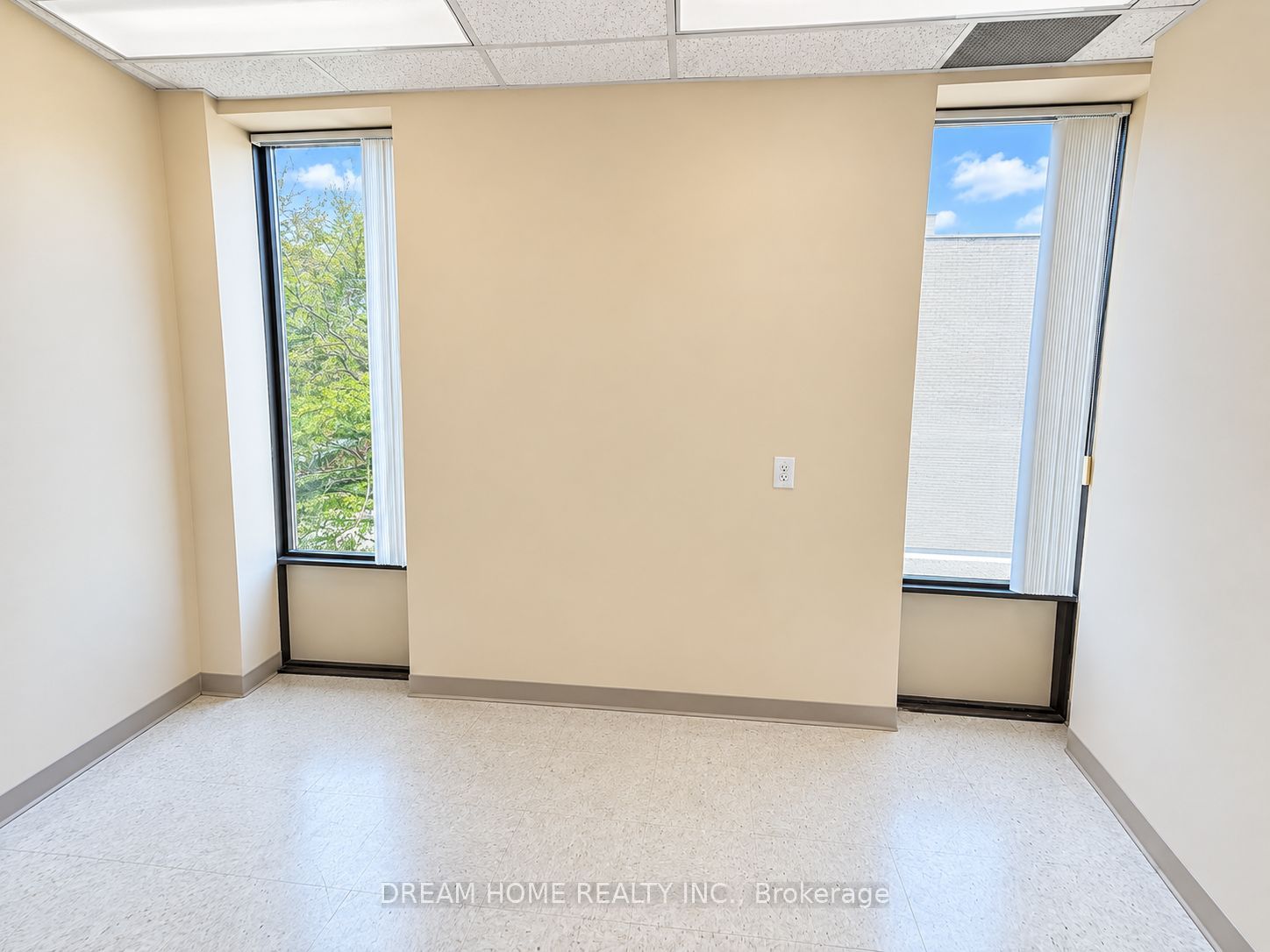 3000 Lawrence Avenue E Property Photo 21