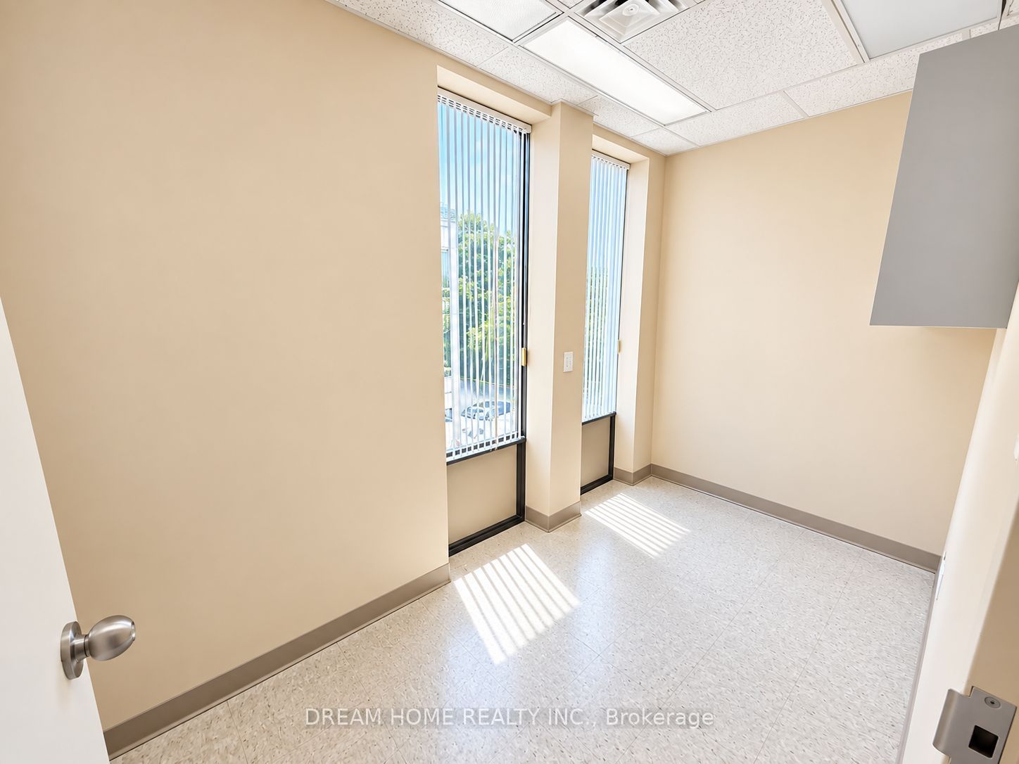 3000 Lawrence Avenue E Property Photo 22