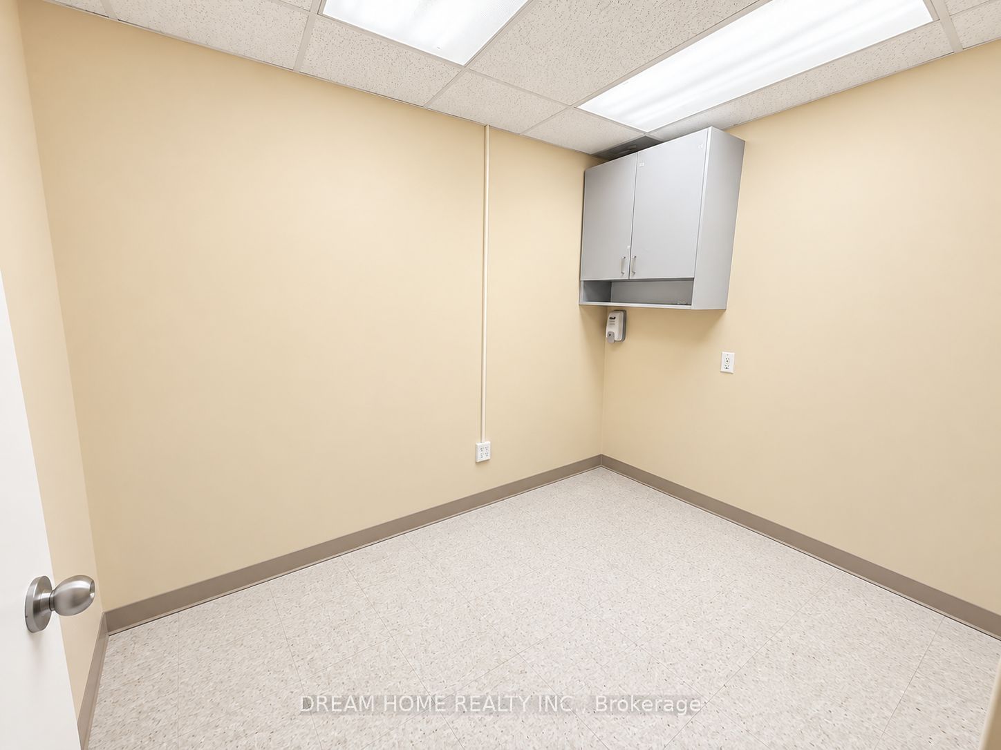 3000 Lawrence Avenue E Property Photo 23