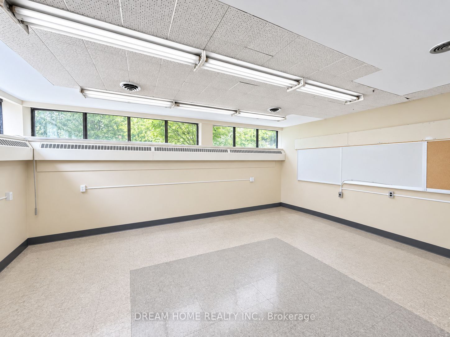 3000 Lawrence Avenue E Property Photo 34