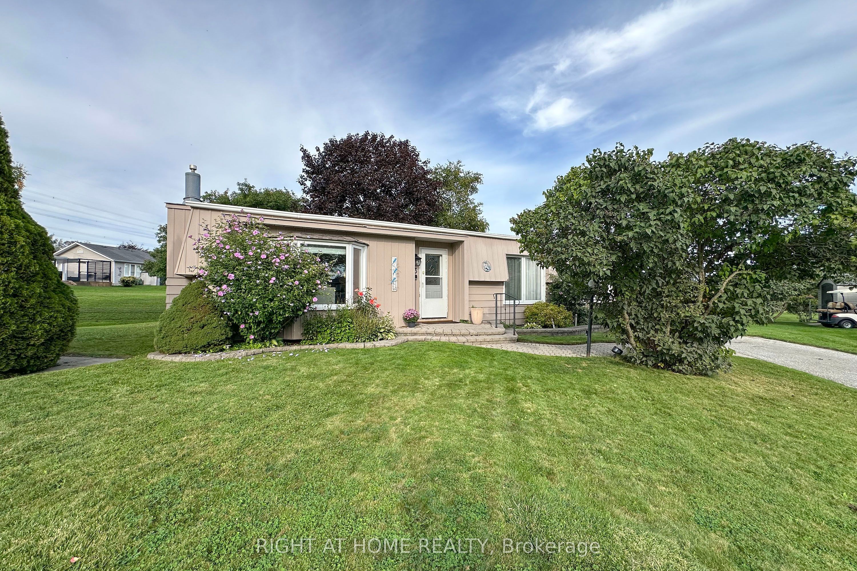 13 Cornerbrook Court