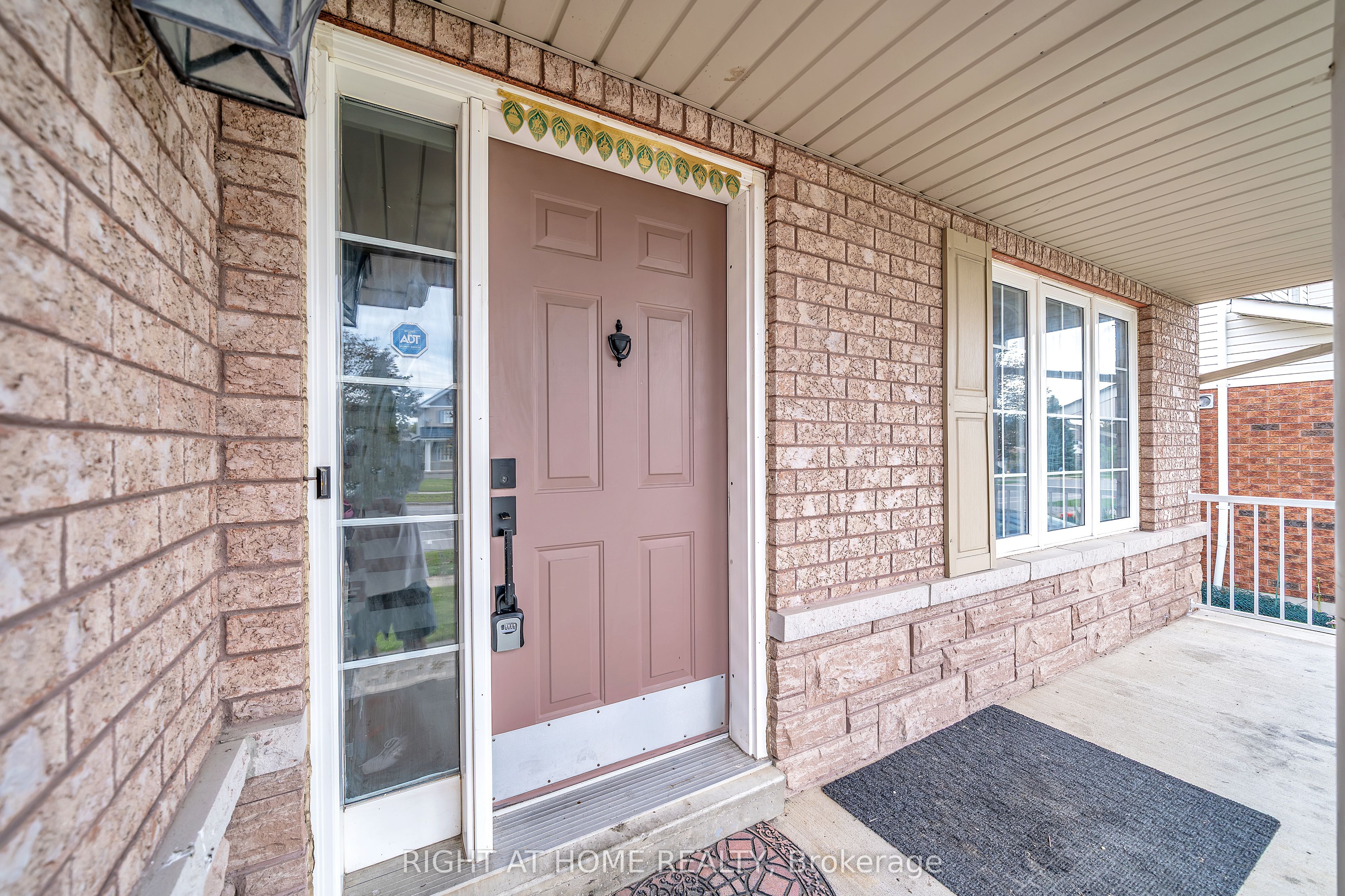 635 Longworth Avenue Property Photo 2