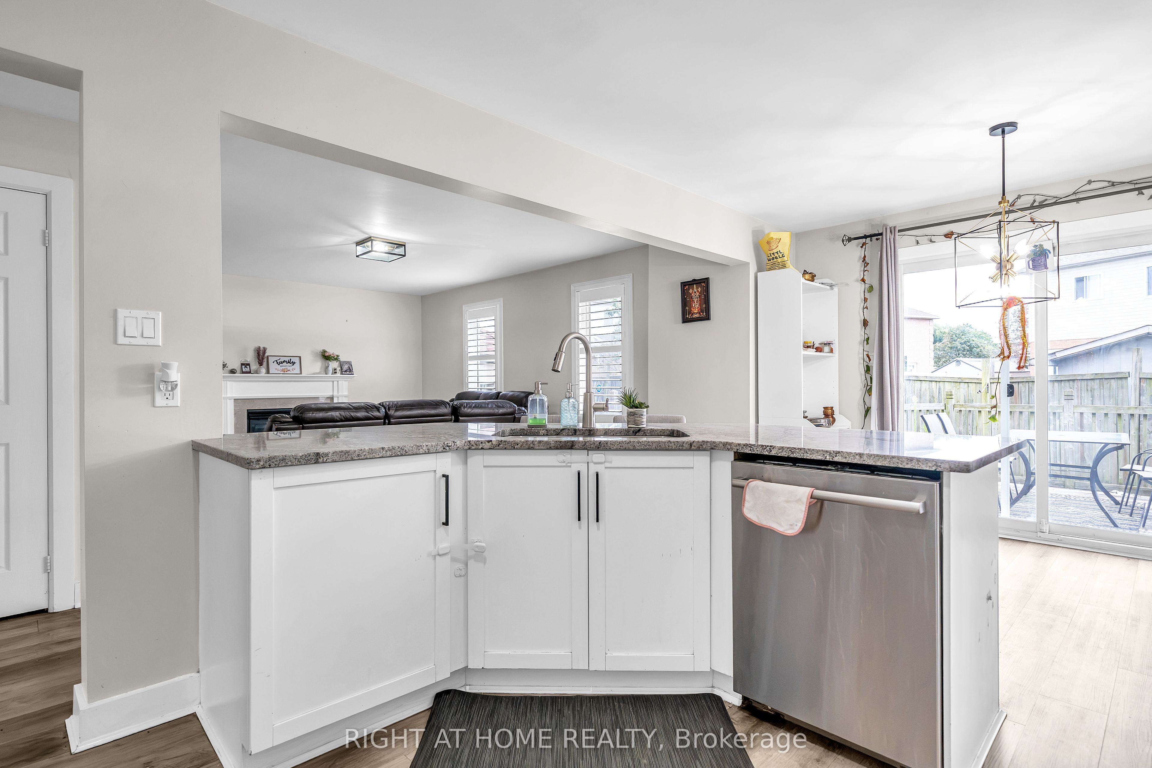 635 Longworth Avenue Property Photo 10