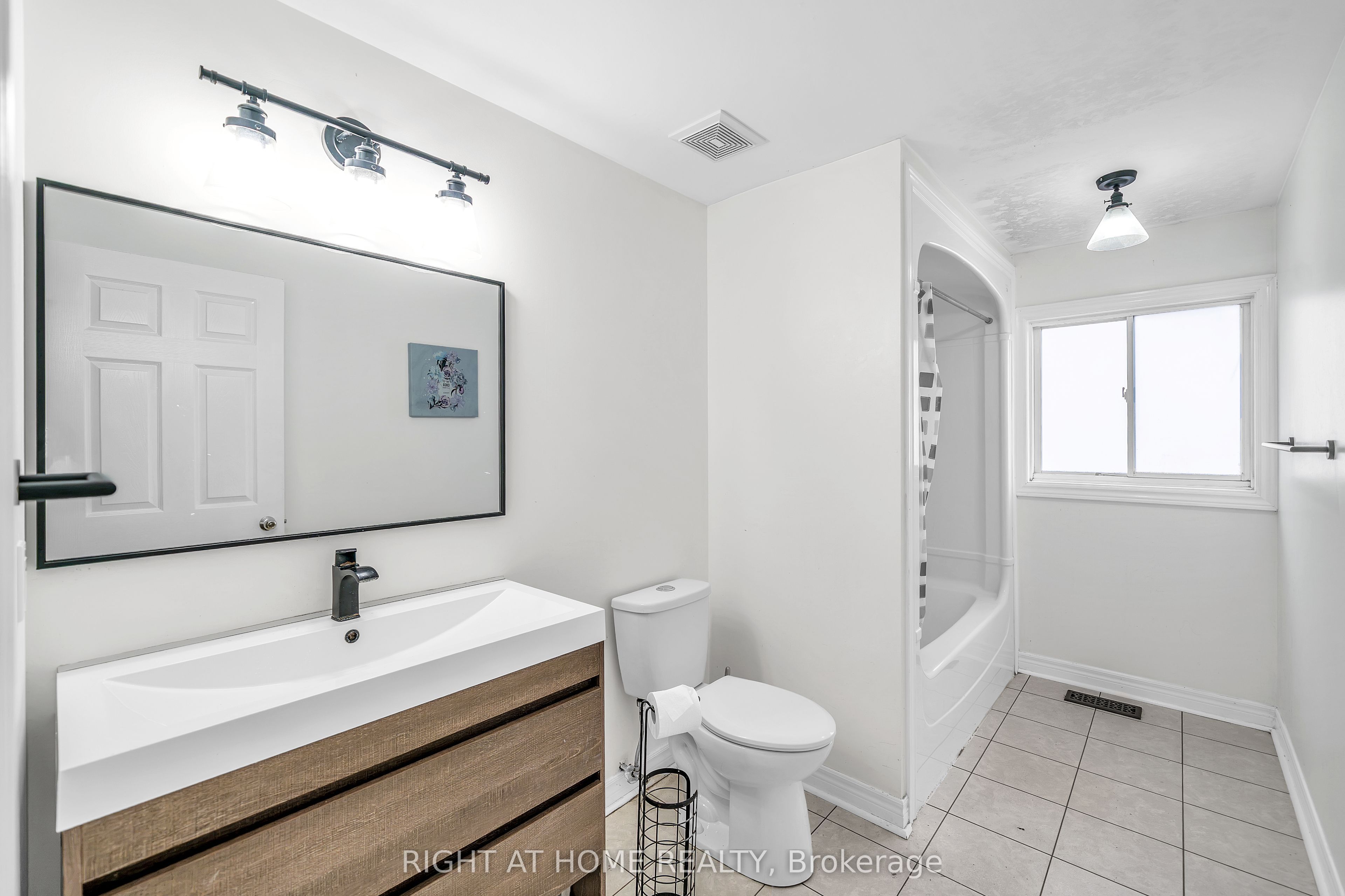 635 Longworth Avenue Property Photo 19