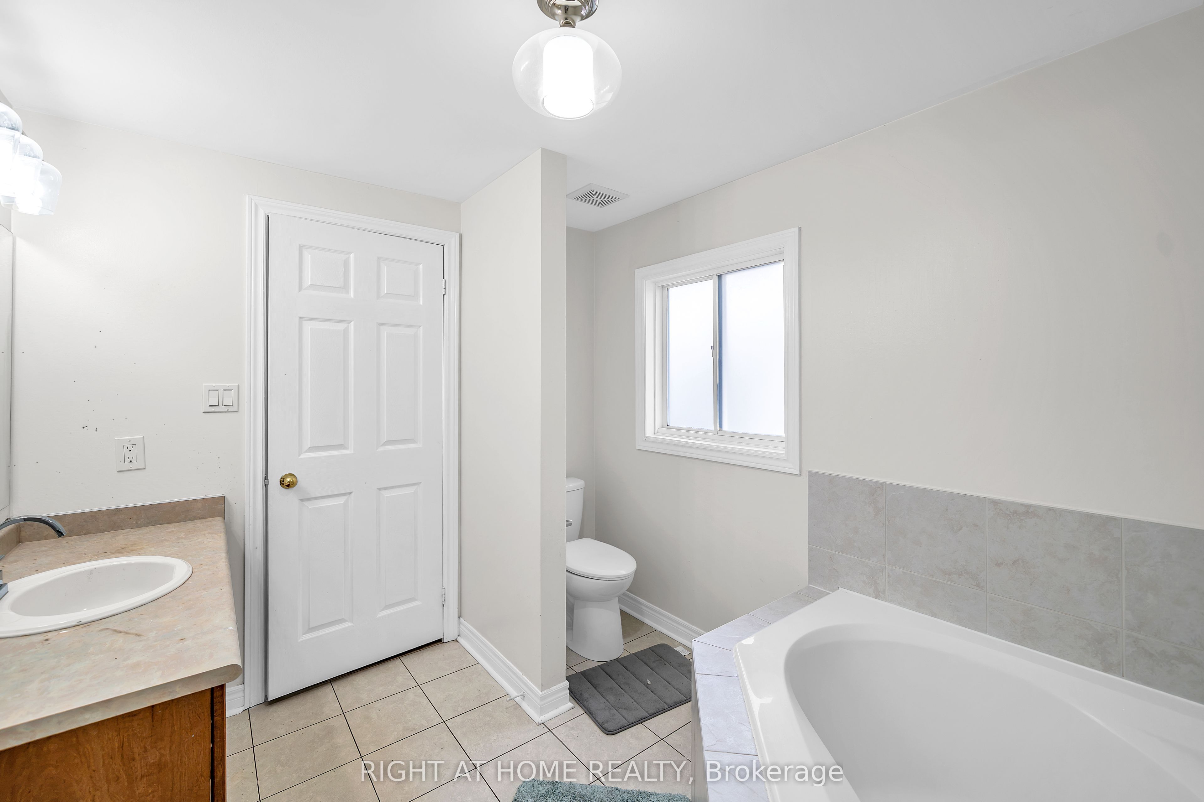 635 Longworth Avenue Property Photo 20