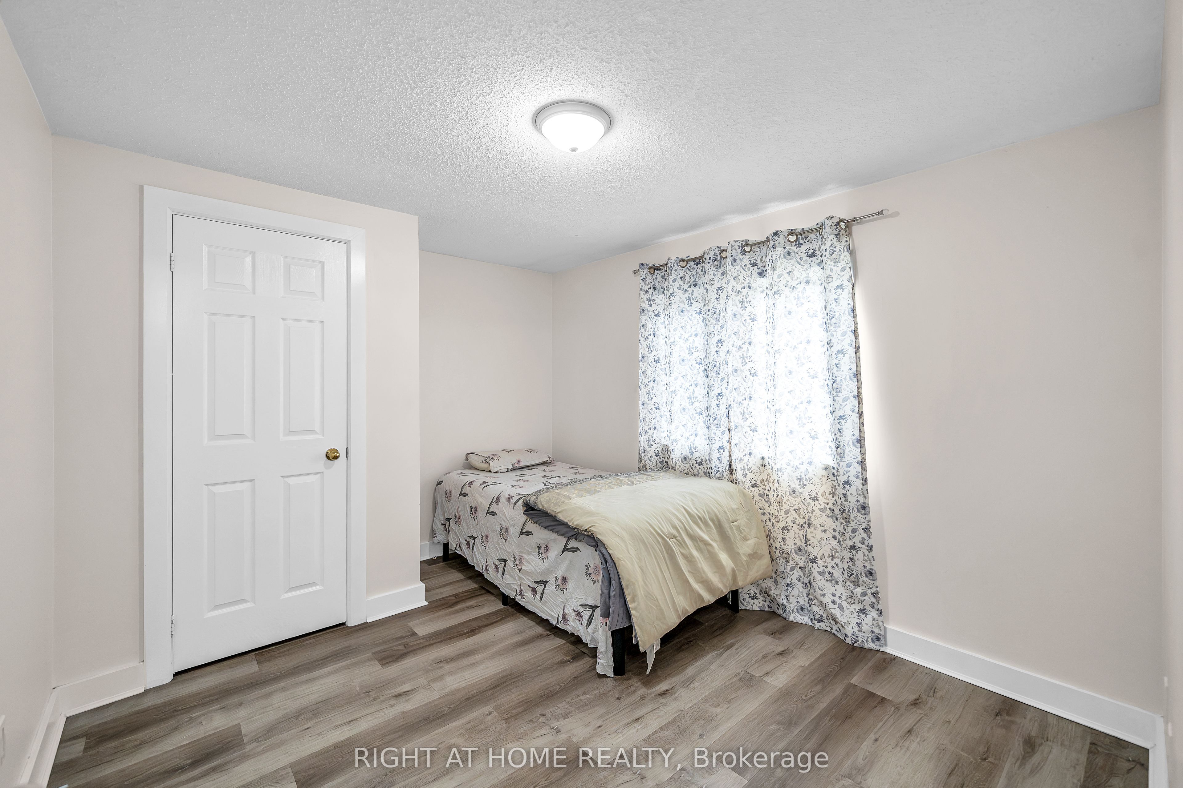 635 Longworth Avenue Property Photo 22