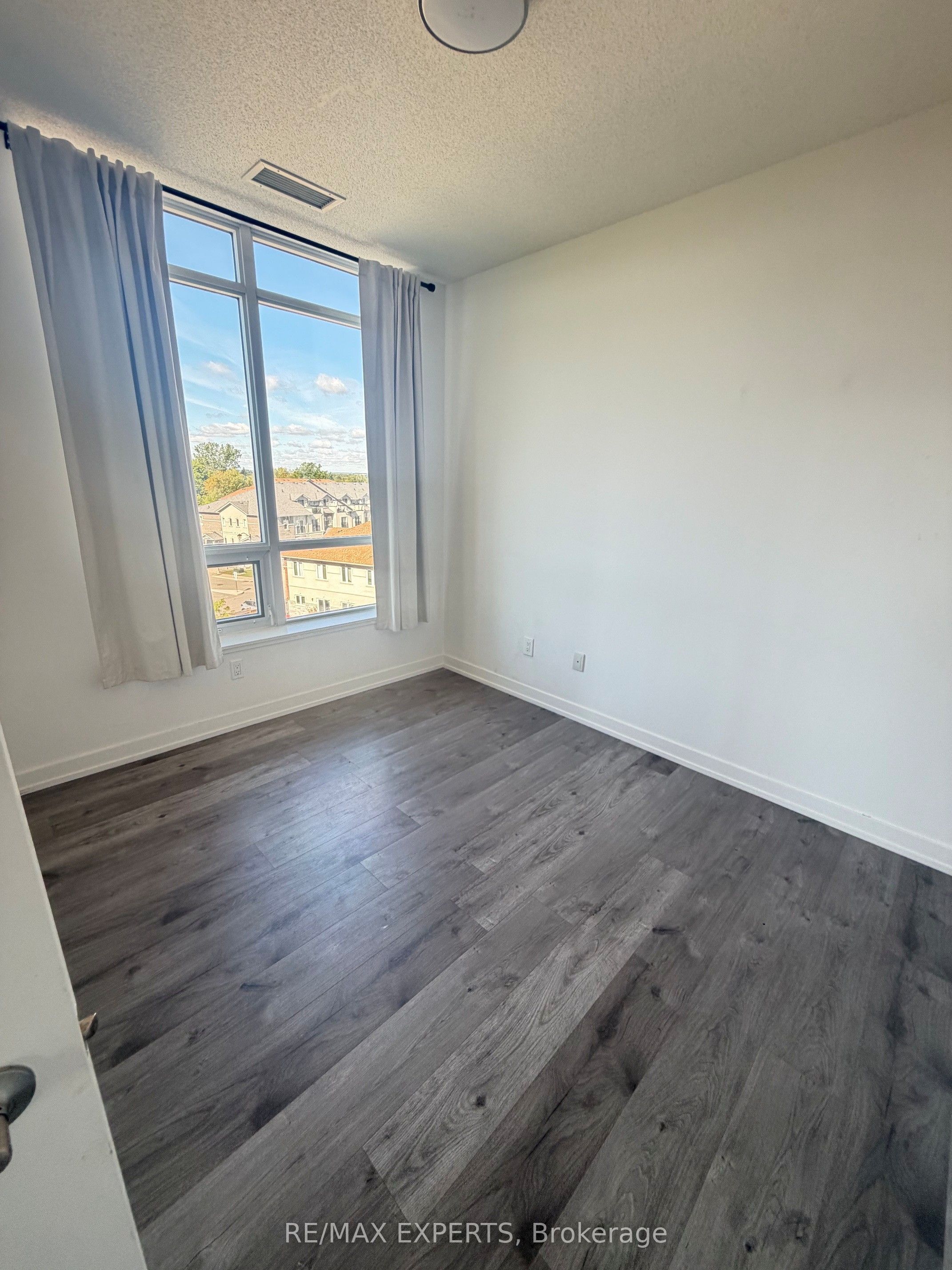 1010 Dundas Street E 518 Property Photo 6