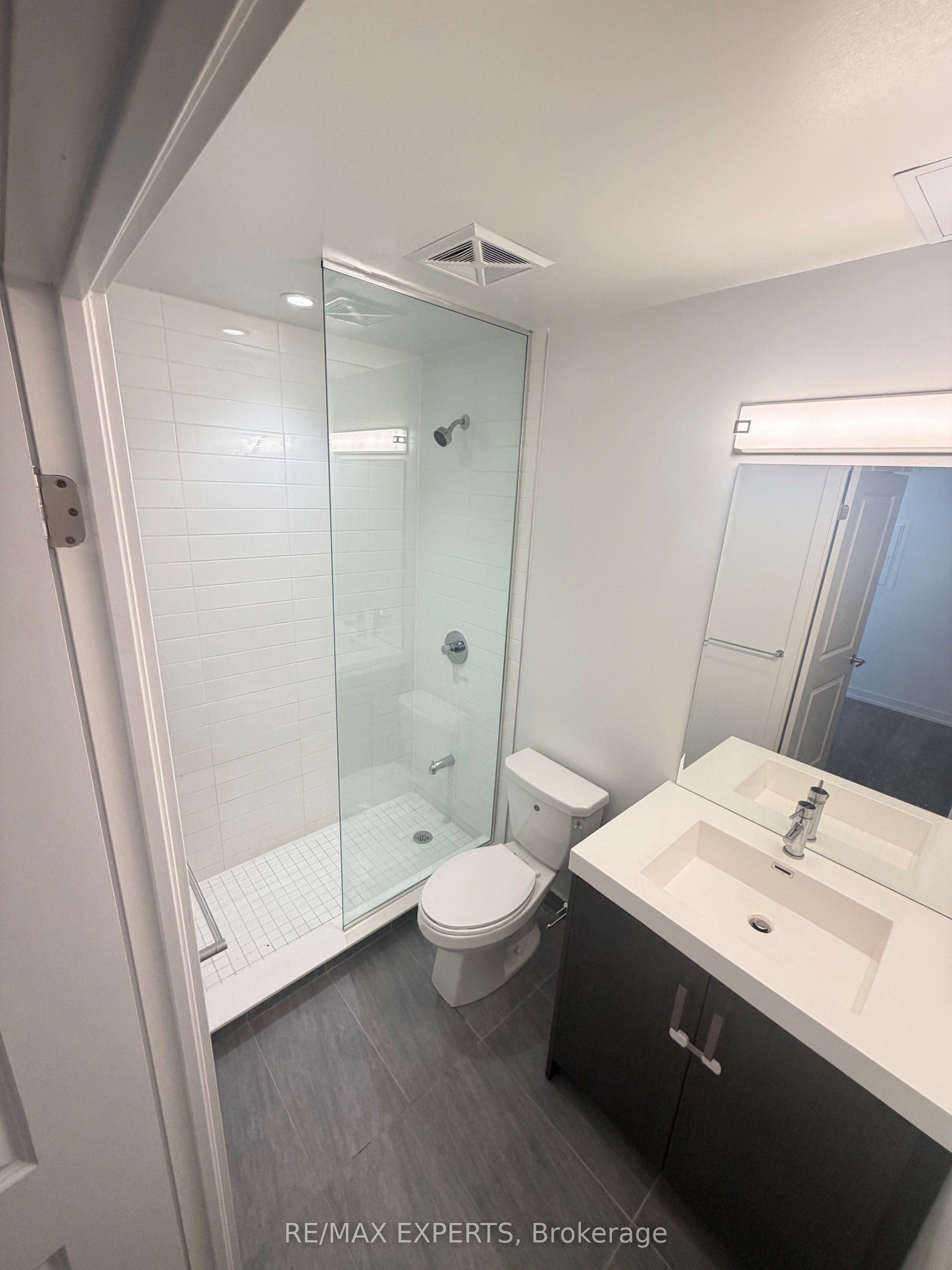 1010 Dundas Street E 518 Property Photo 8