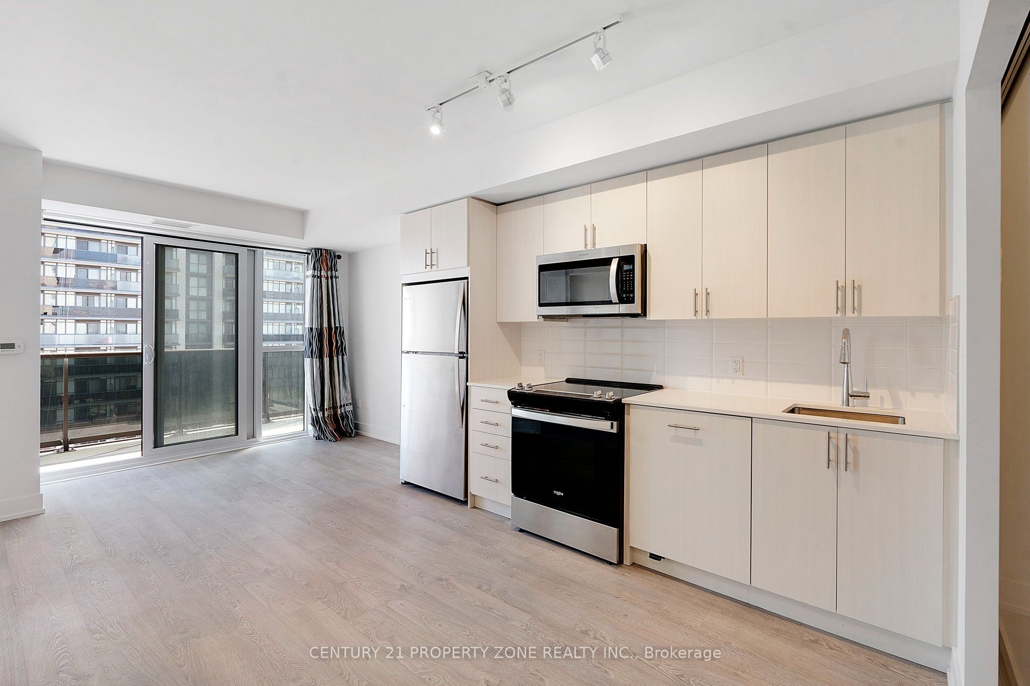 2550 Simcoe Street N 1015 Property Photo 7