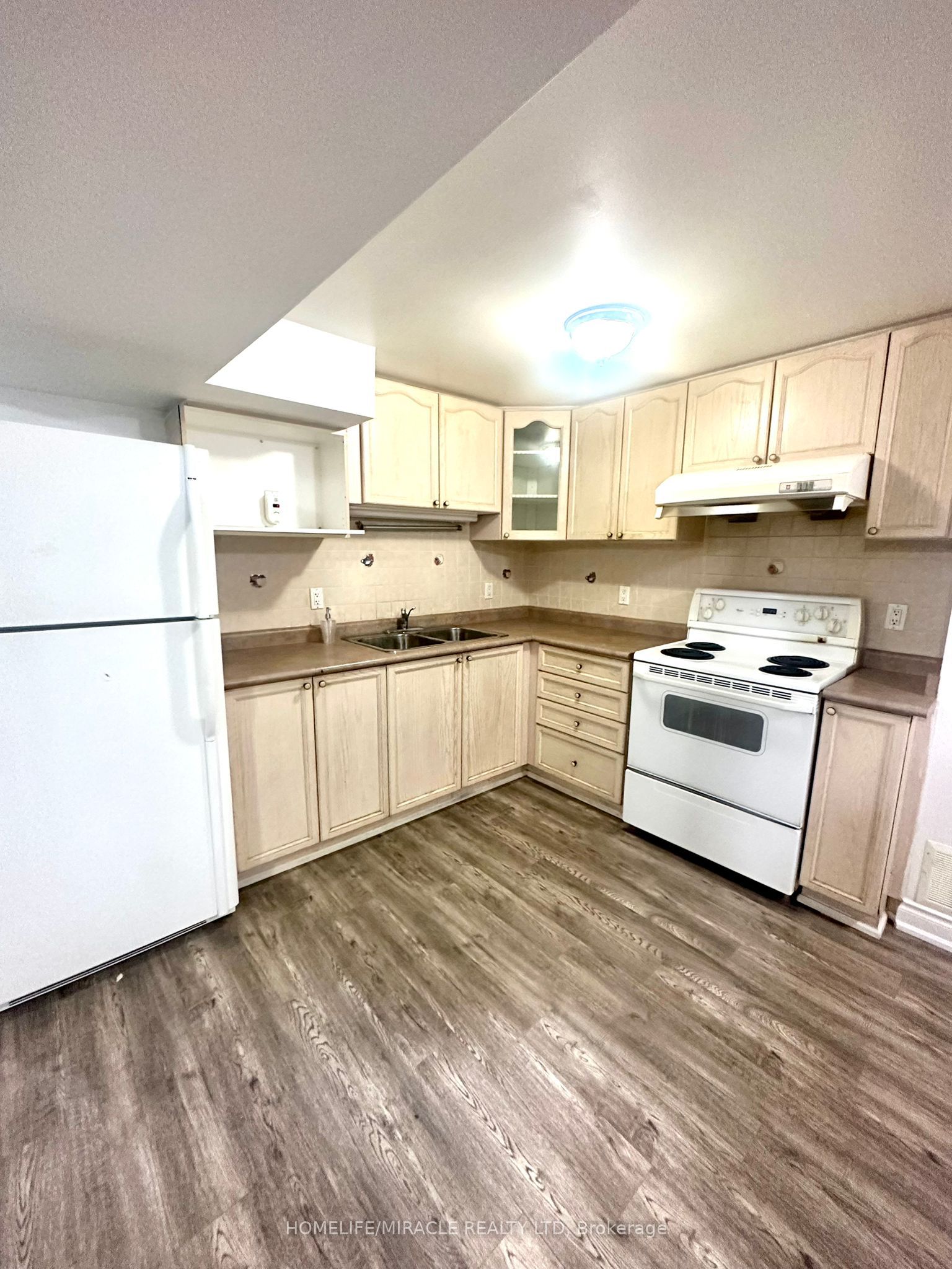 9 Maresfield Drive N Basement Property Photo 8