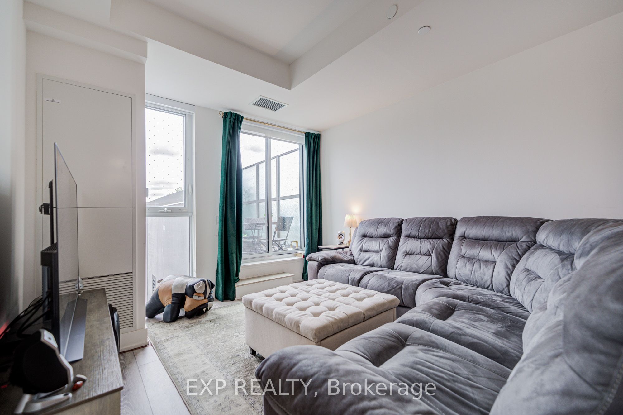 1285 Queen Street E 211 Property Photo 4