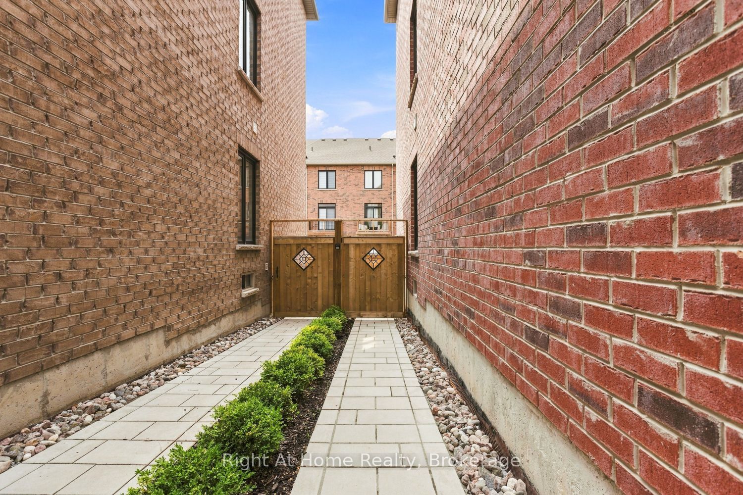 89 Elkington Crescent Property Photo 45