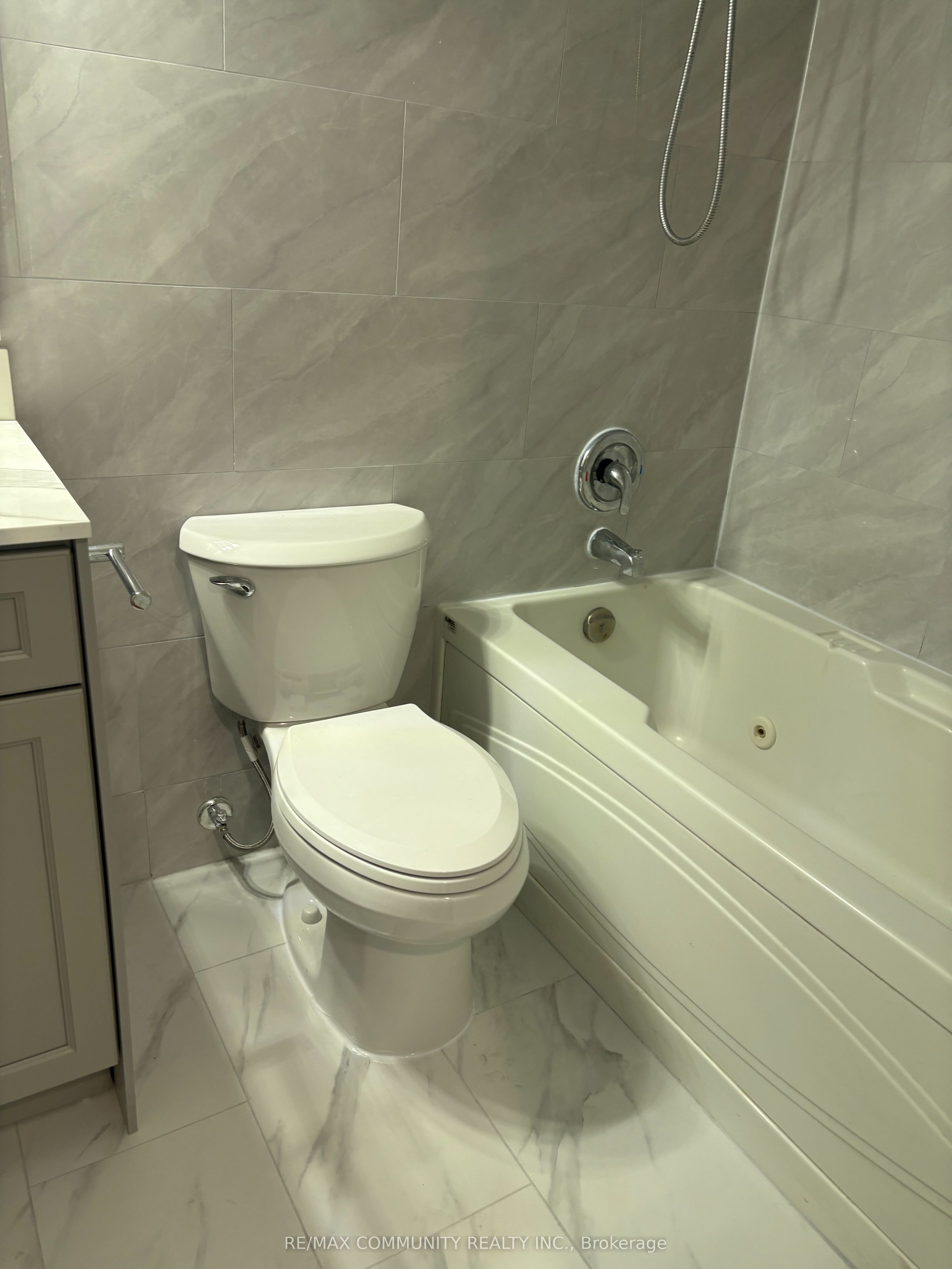1470 Midland Avenue 314 Property Photo 4