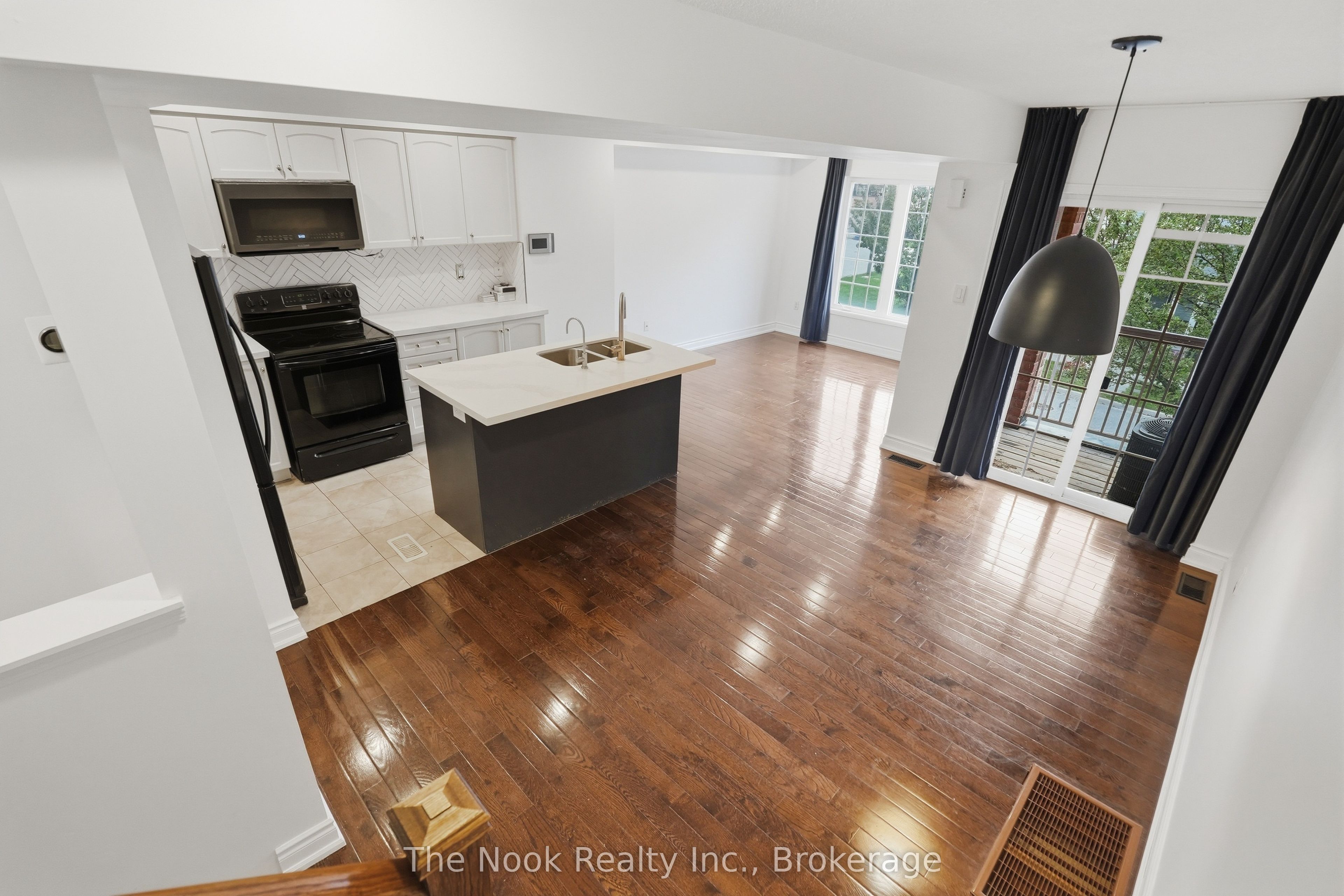 27 Blunden Road Property Photo 4