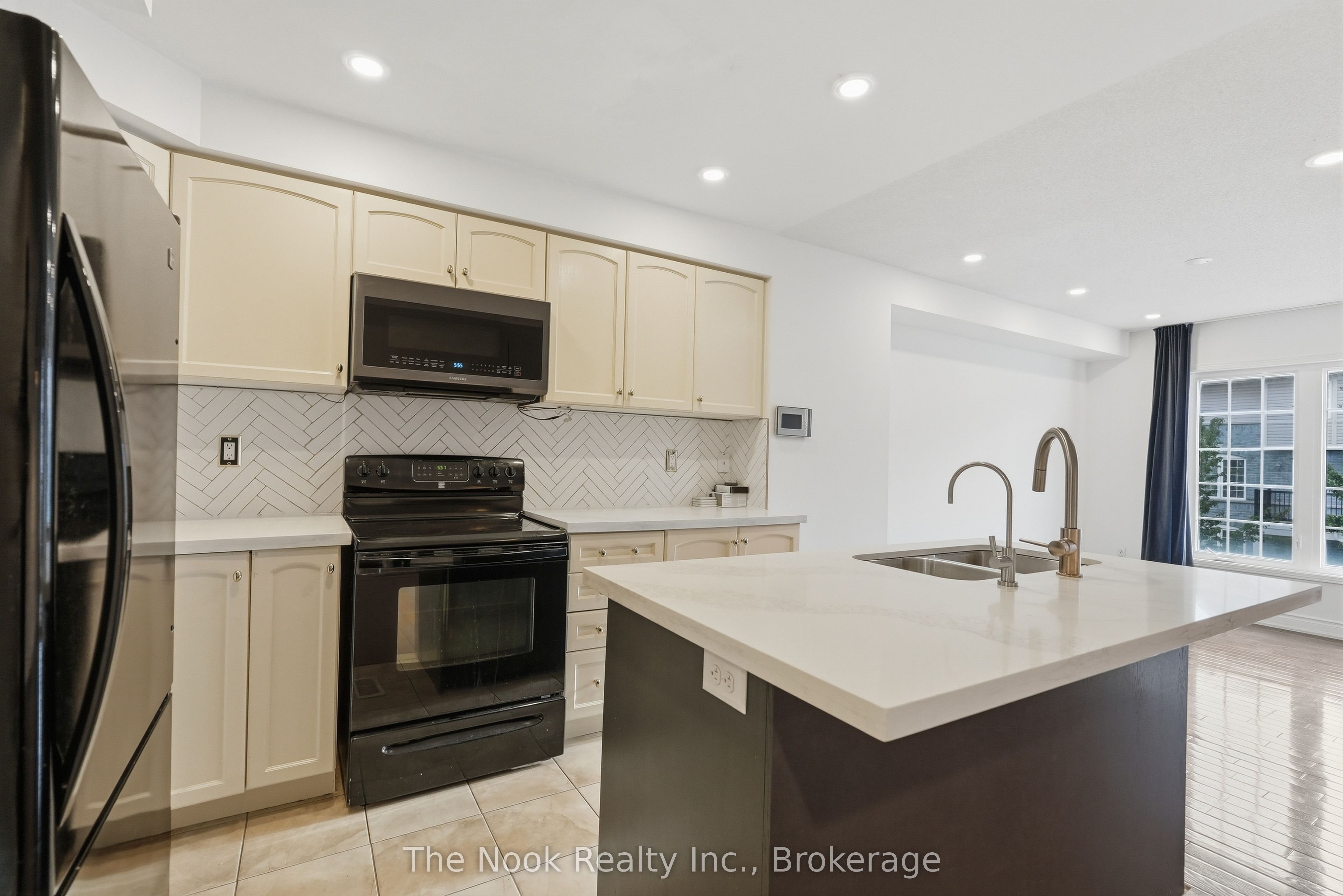 27 Blunden Road Property Photo 5
