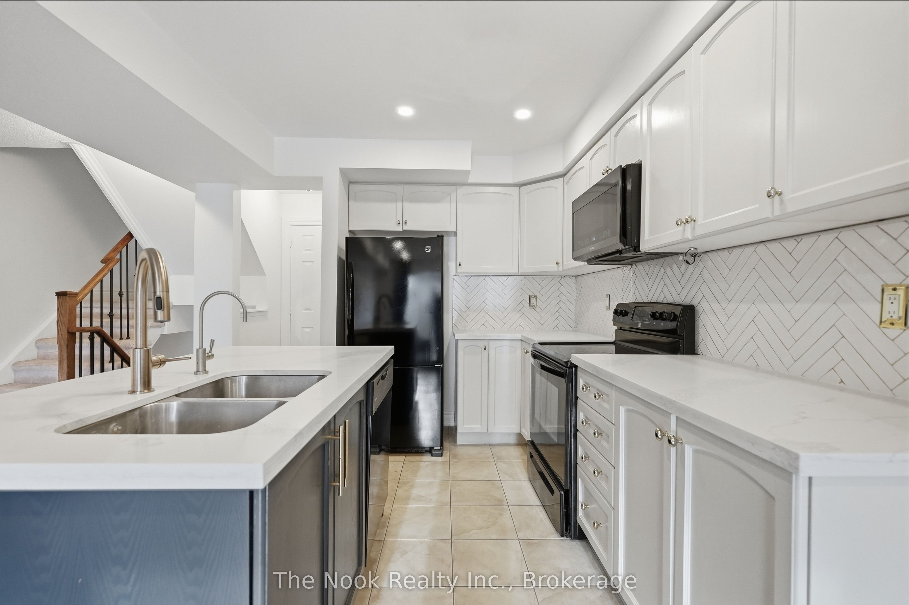 27 Blunden Road Property Photo 10