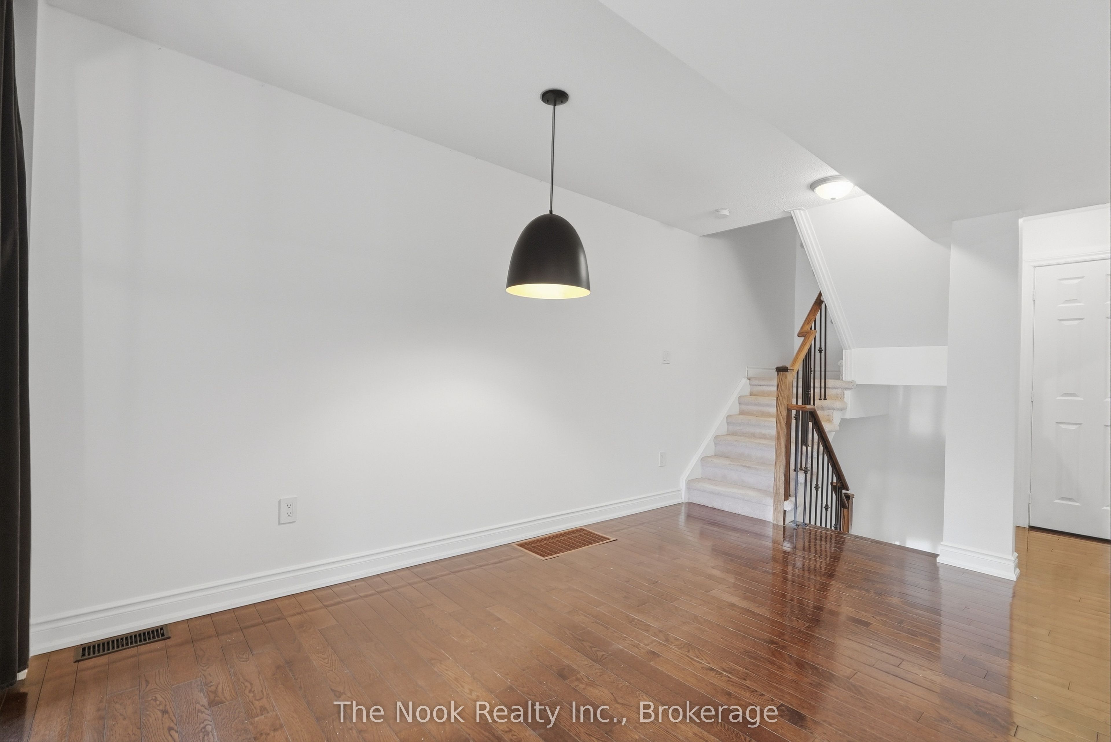 27 Blunden Road Property Photo 14