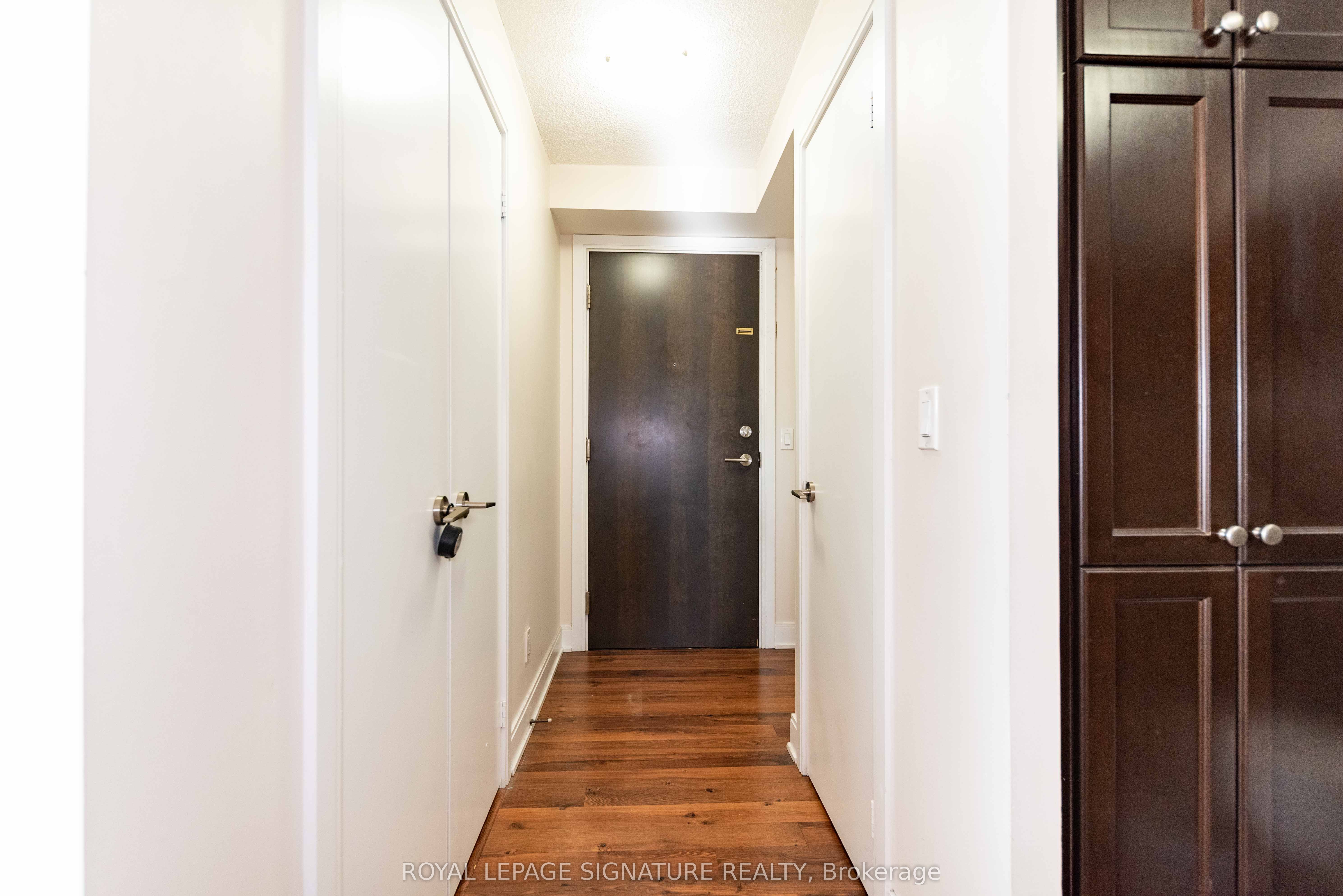 135 Village Green Square 1423 Property Photo 4