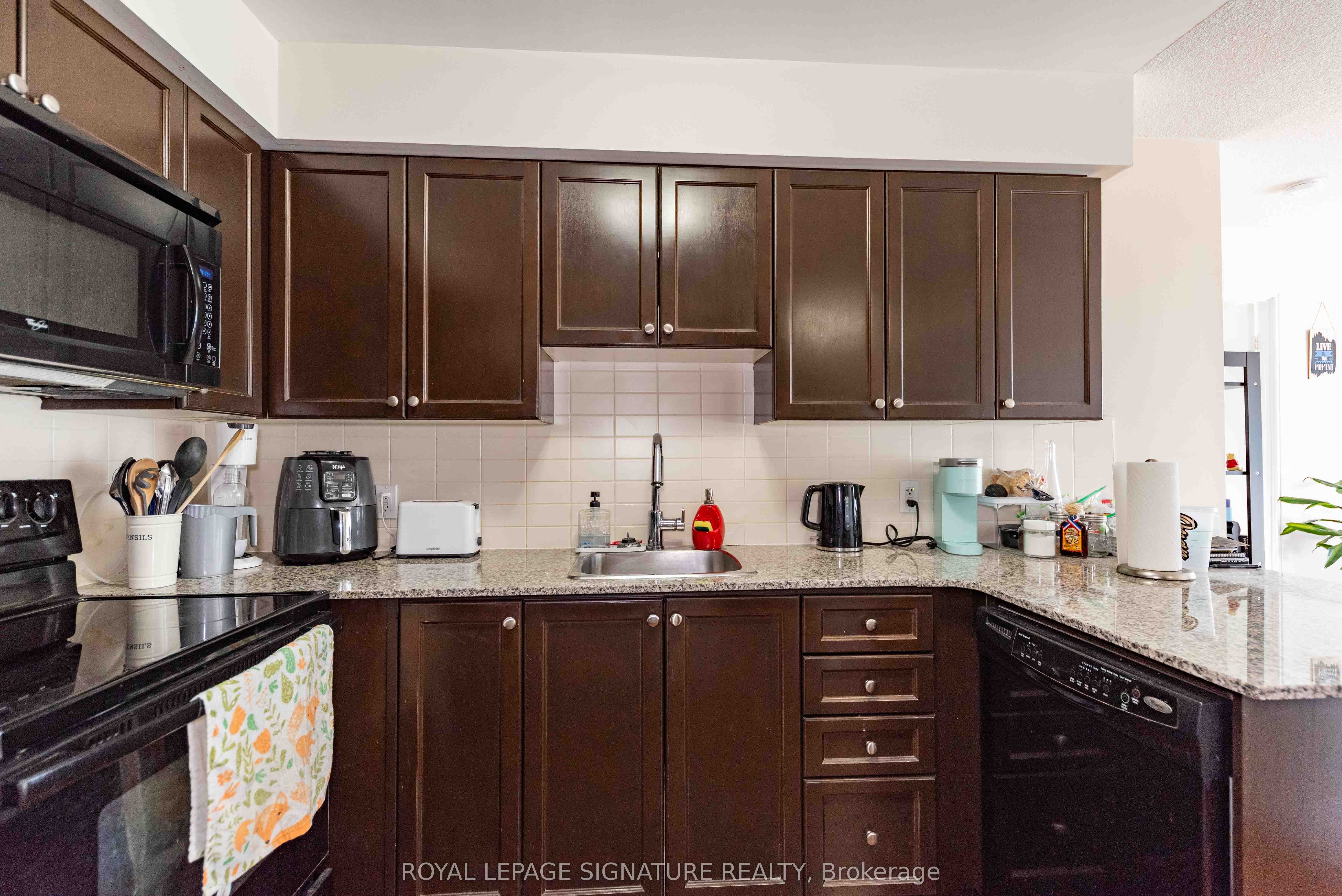 135 Village Green Square 1423 Property Photo 13