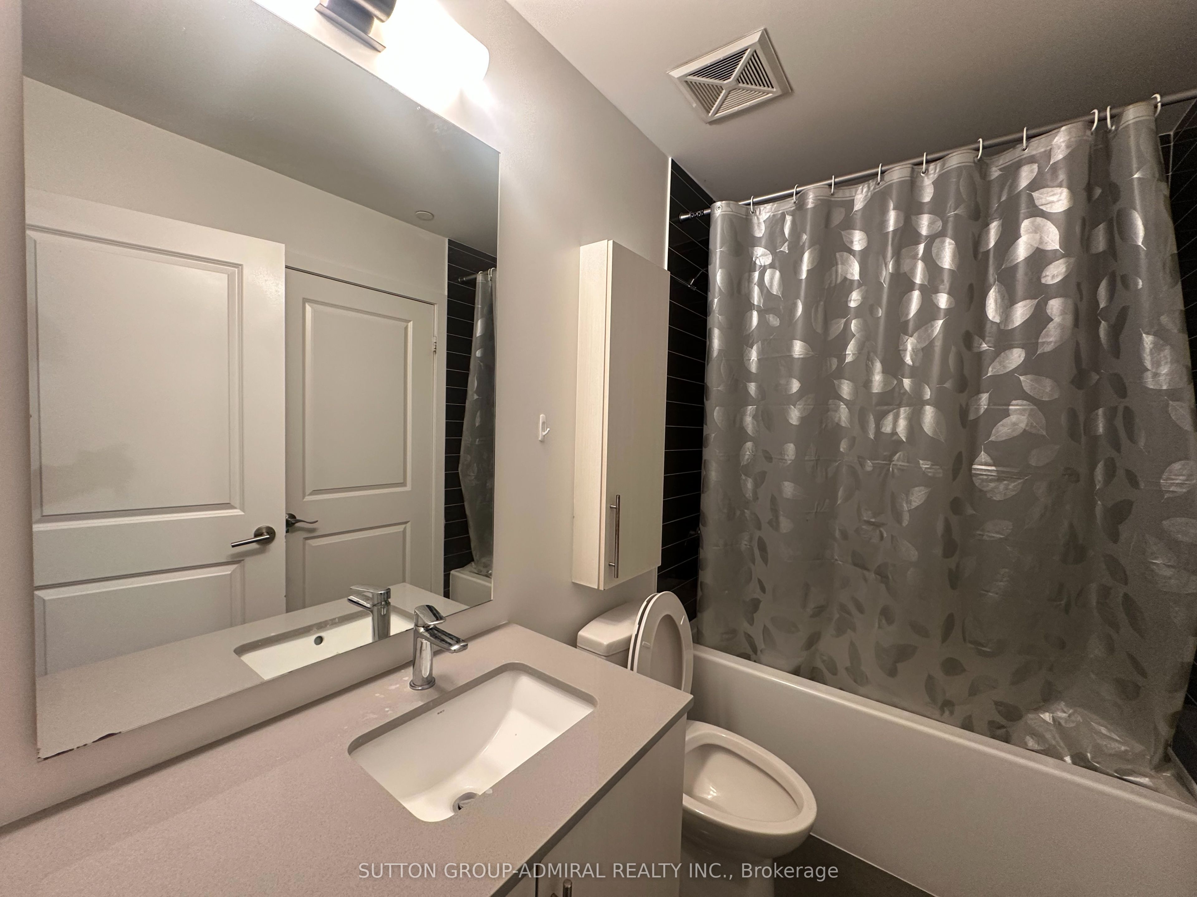 2799 Kingston Road 724 Property Photo 12
