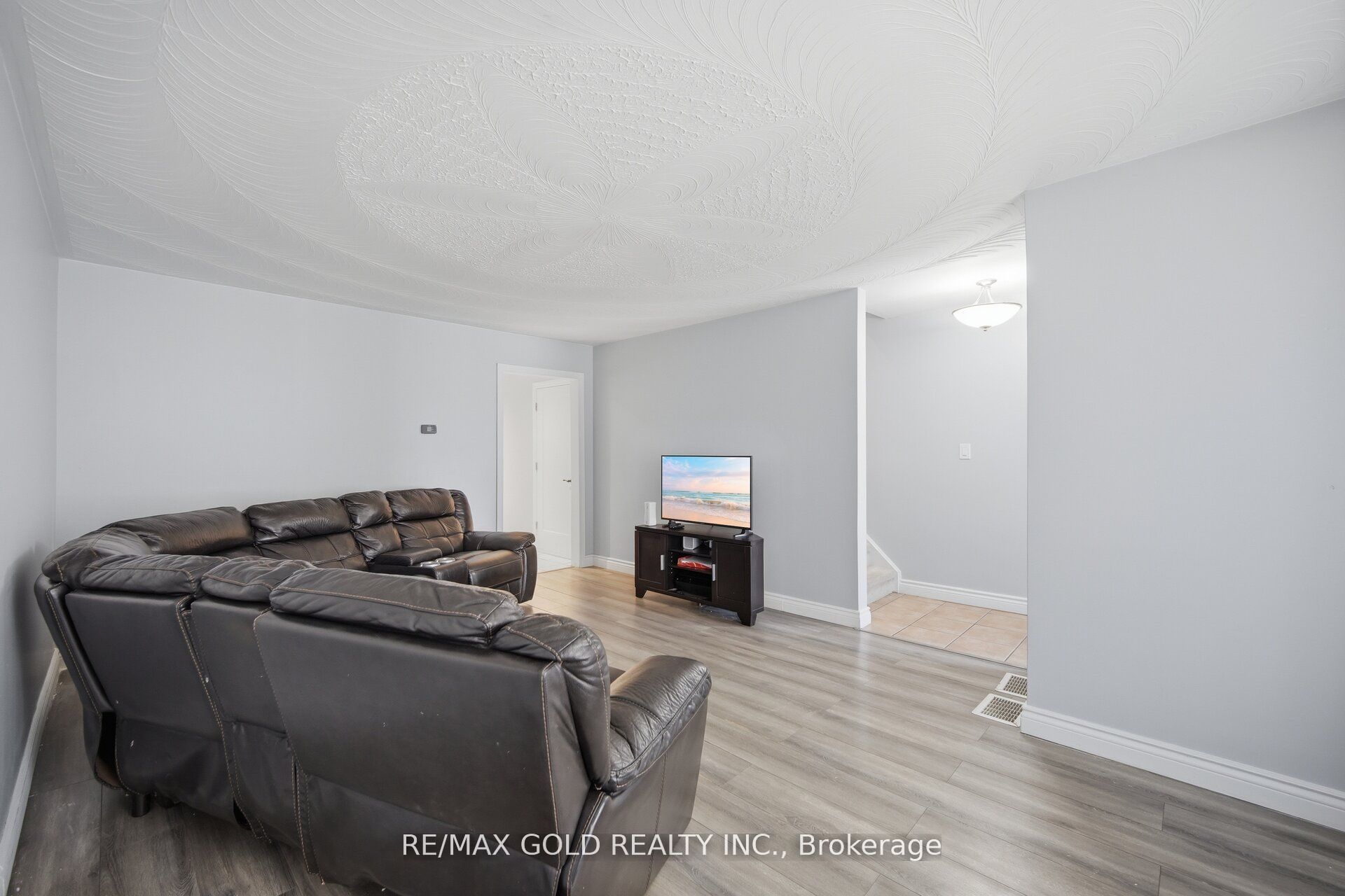 784 Douglas Street Property Photo 7