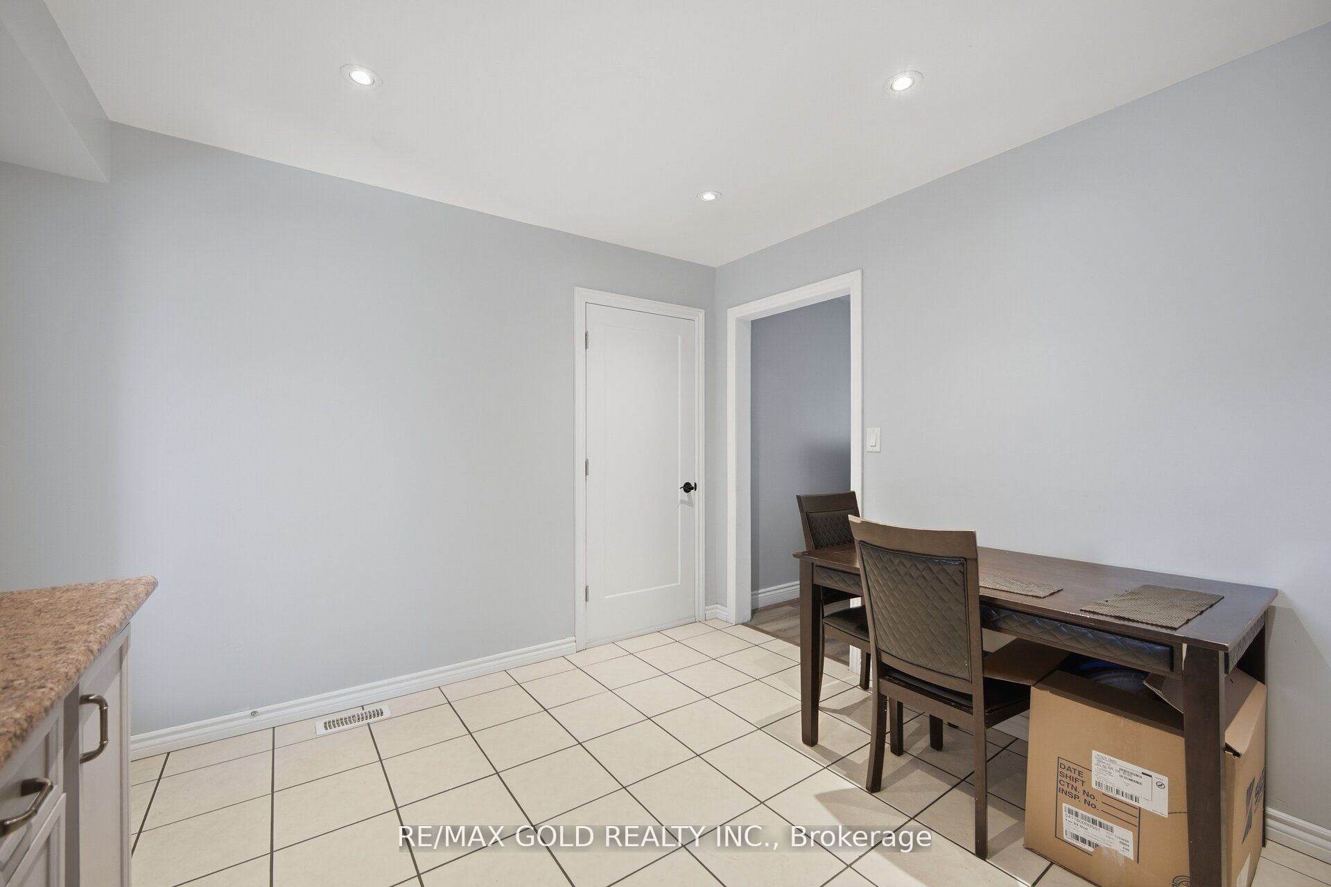 784 Douglas Street Property Photo 10