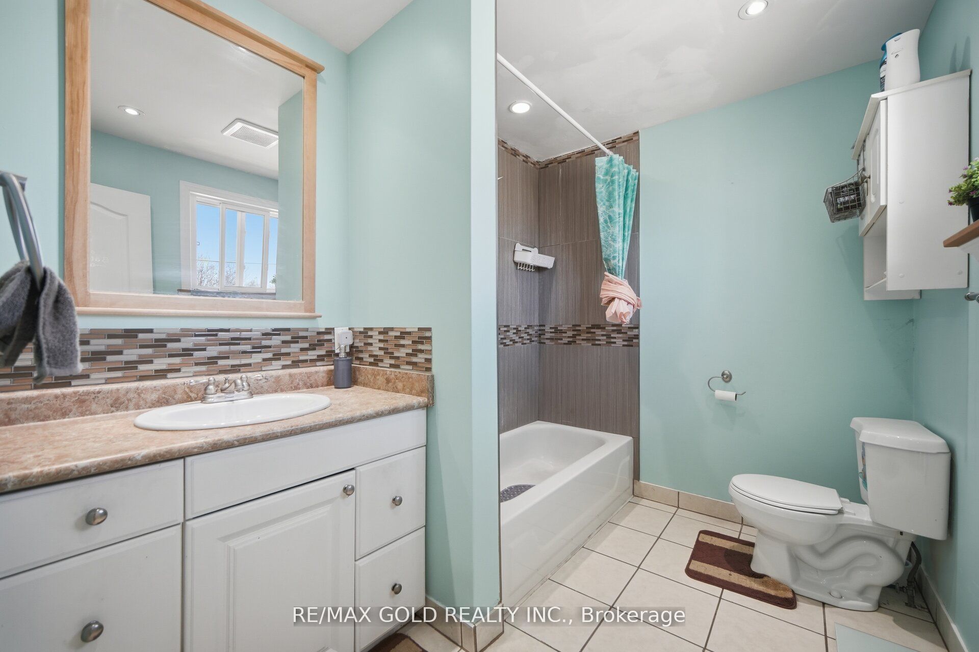 784 Douglas Street Property Photo 25