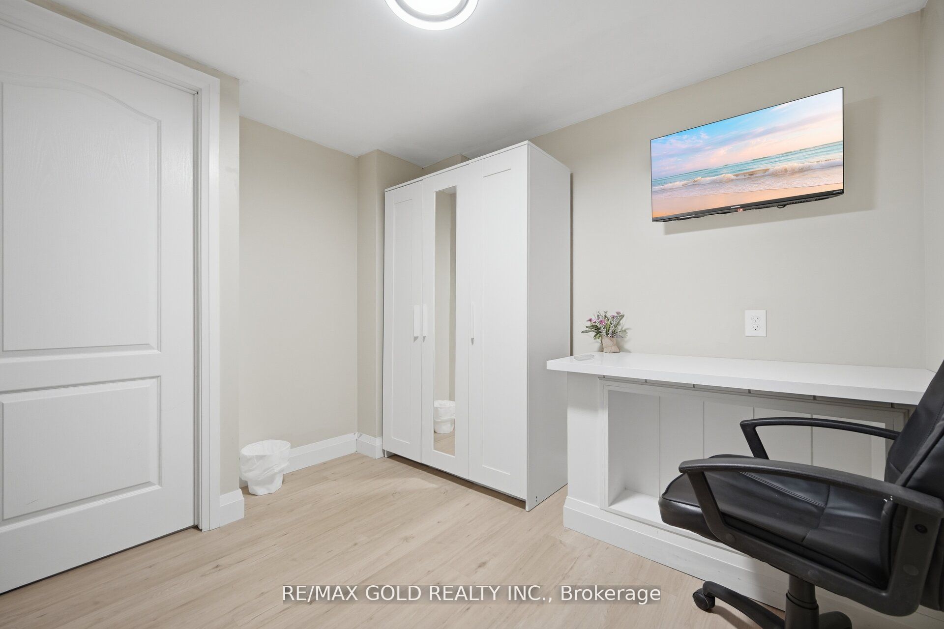 784 Douglas Street Property Photo 32