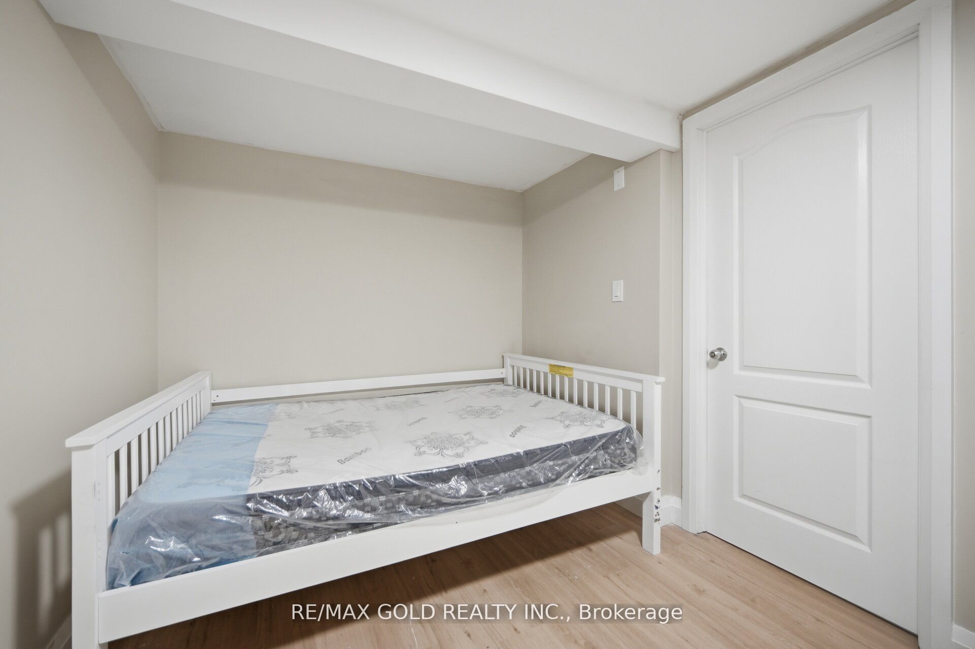 784 Douglas Street Property Photo 33