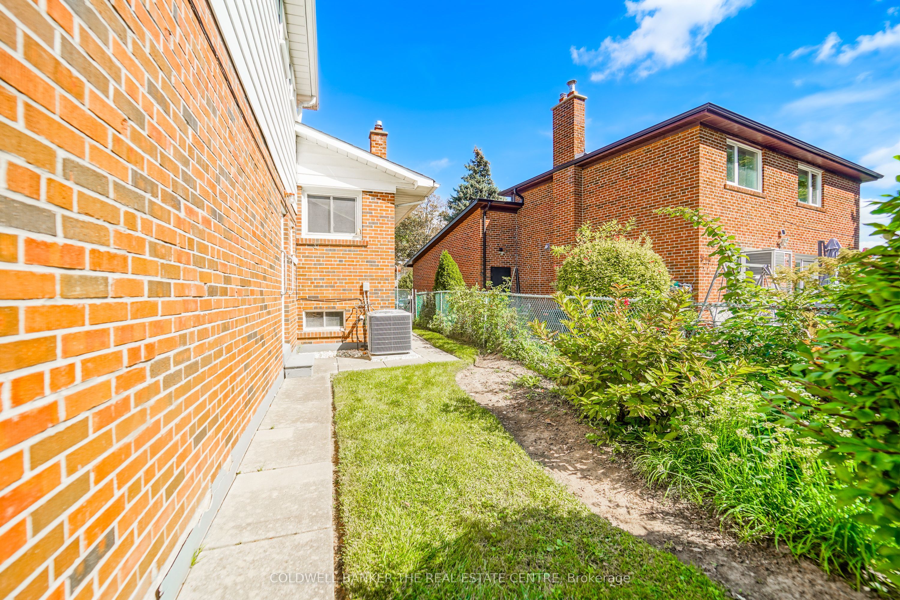 111 Briarscross Boulevard Property Photo 3