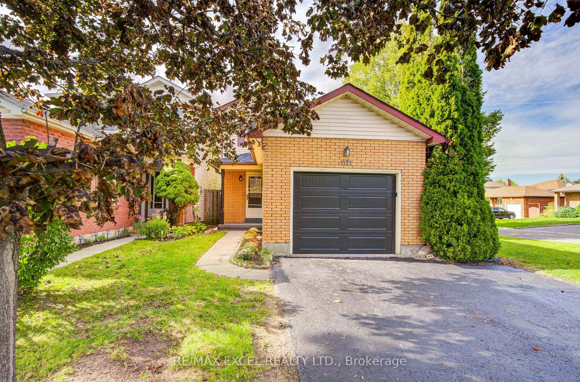 1171 Attersley Drive Property Photo 2