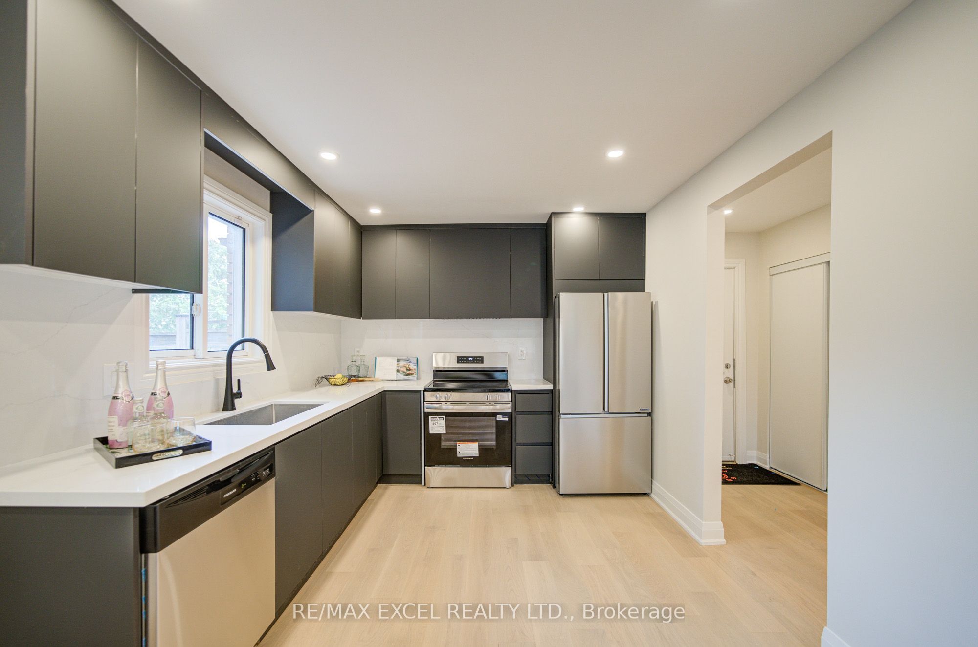 1171 Attersley Drive Property Photo 8