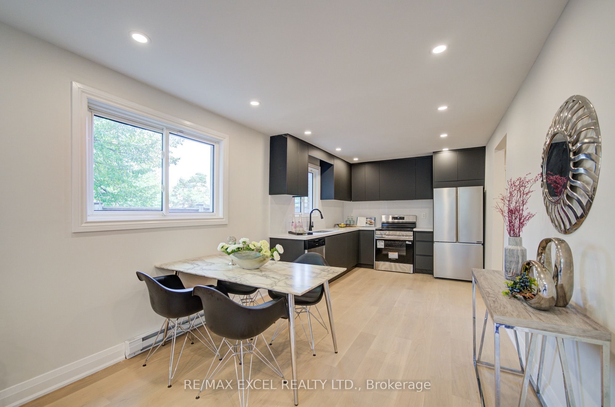 1171 Attersley Drive Property Photo 12