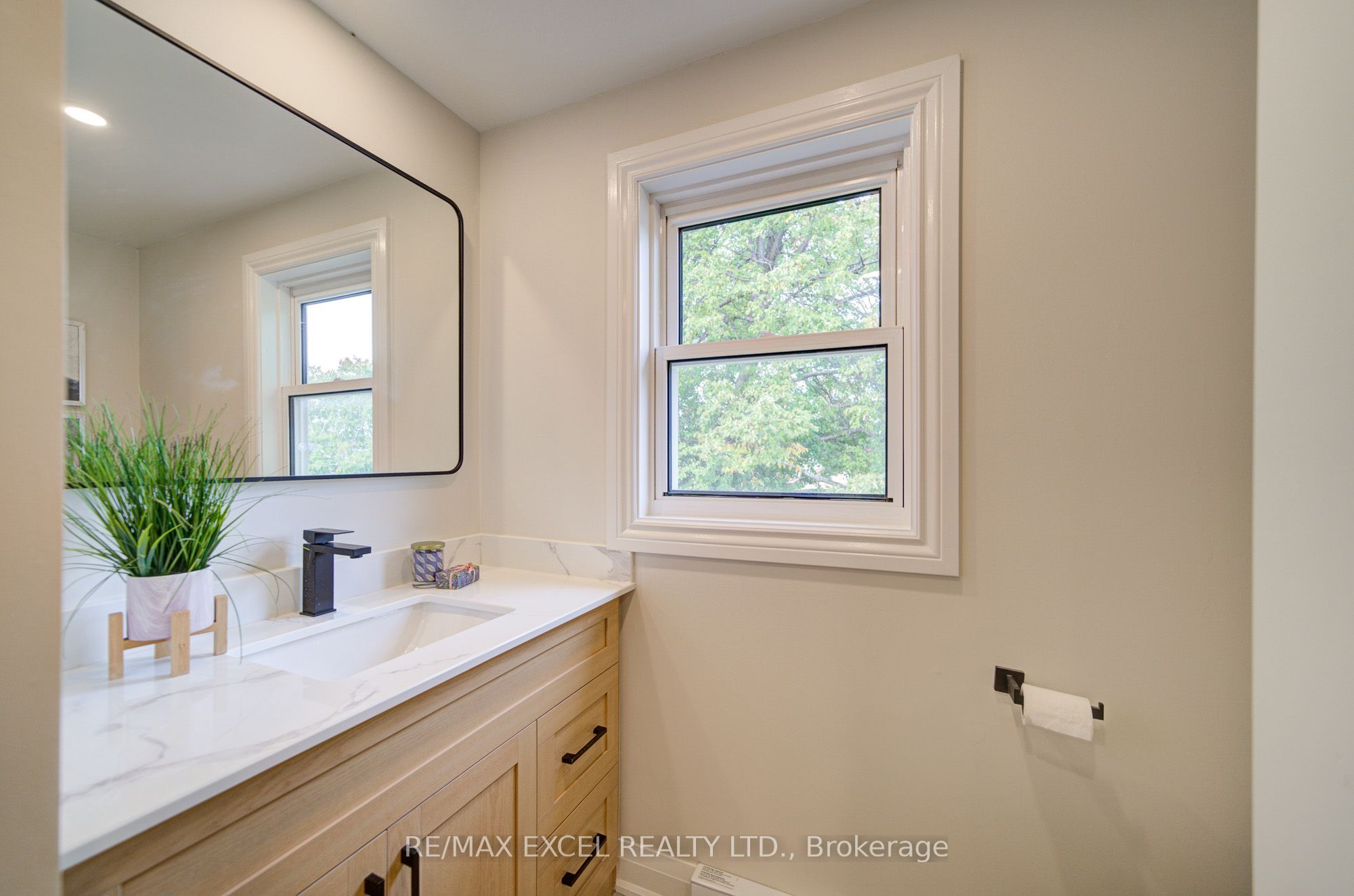 1171 Attersley Drive Property Photo 27