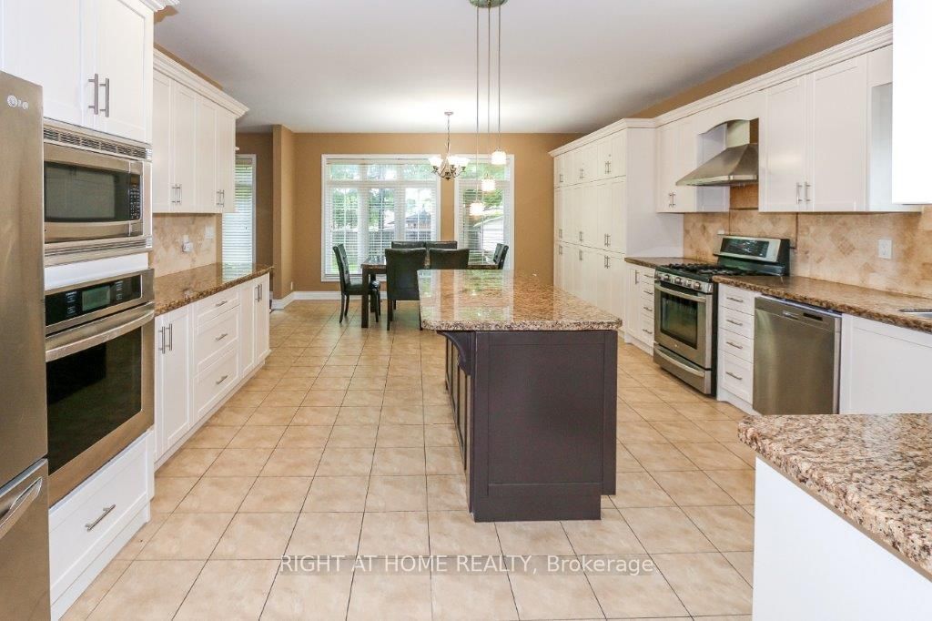 4441 Lawrence Avenue E Property Photo 8