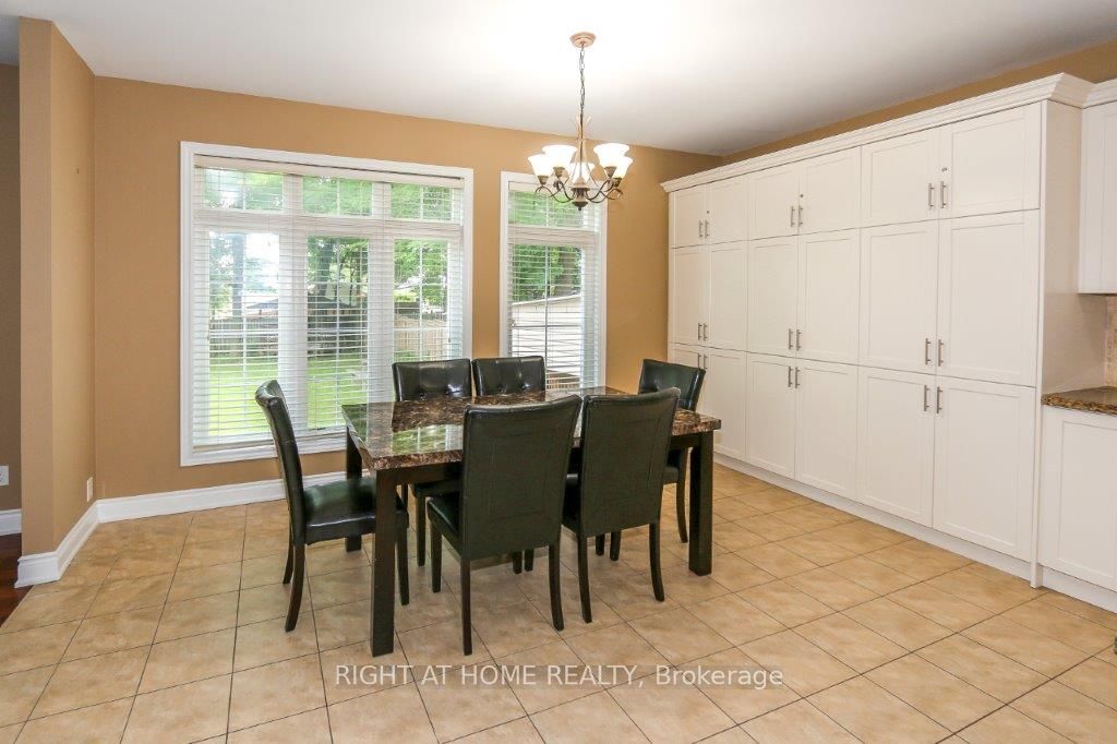 4441 Lawrence Avenue E Property Photo 10