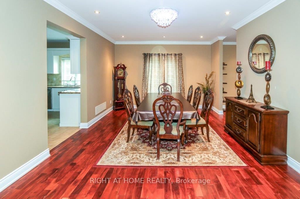 4441 Lawrence Avenue E Property Photo 11