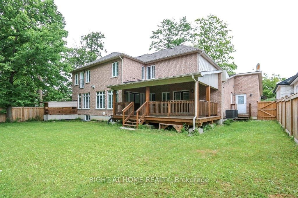 4441 Lawrence Avenue E Property Photo 15