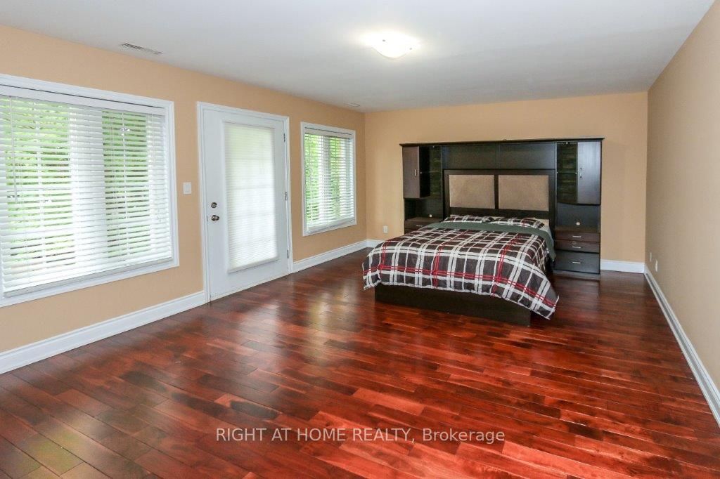 4441 Lawrence Avenue E Property Photo 17