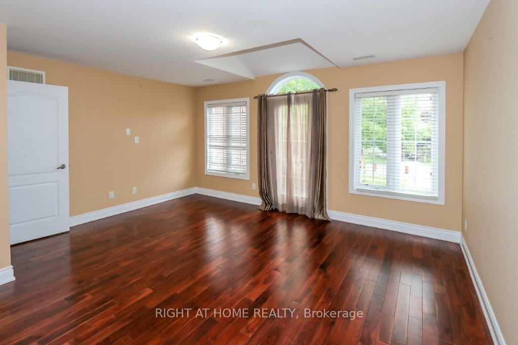 4441 Lawrence Avenue E Property Photo 19