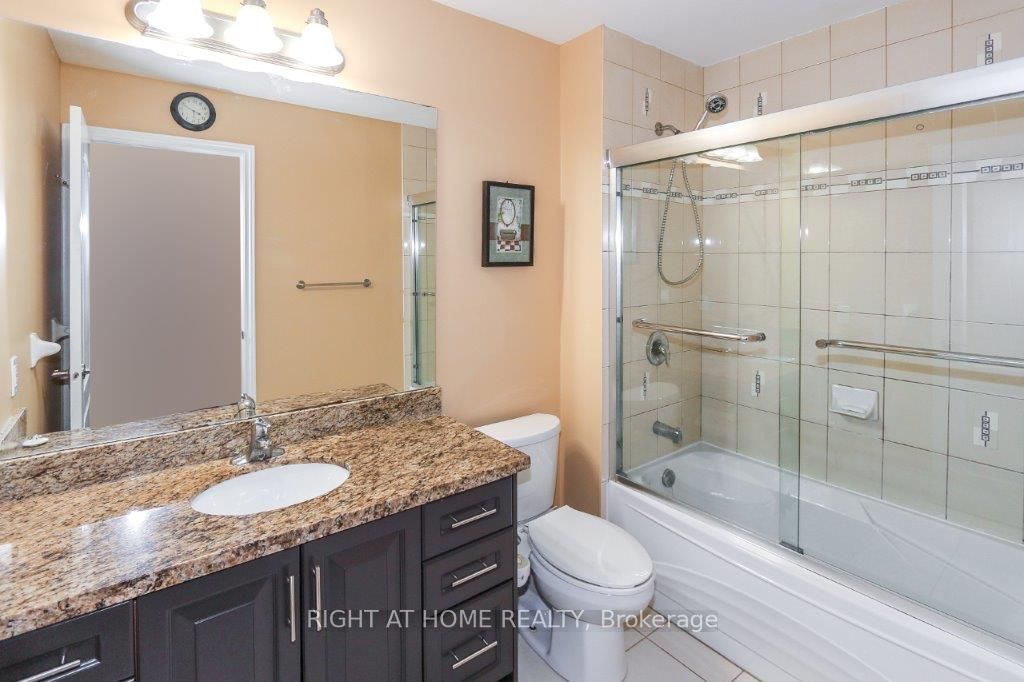 4441 Lawrence Avenue E Property Photo 20