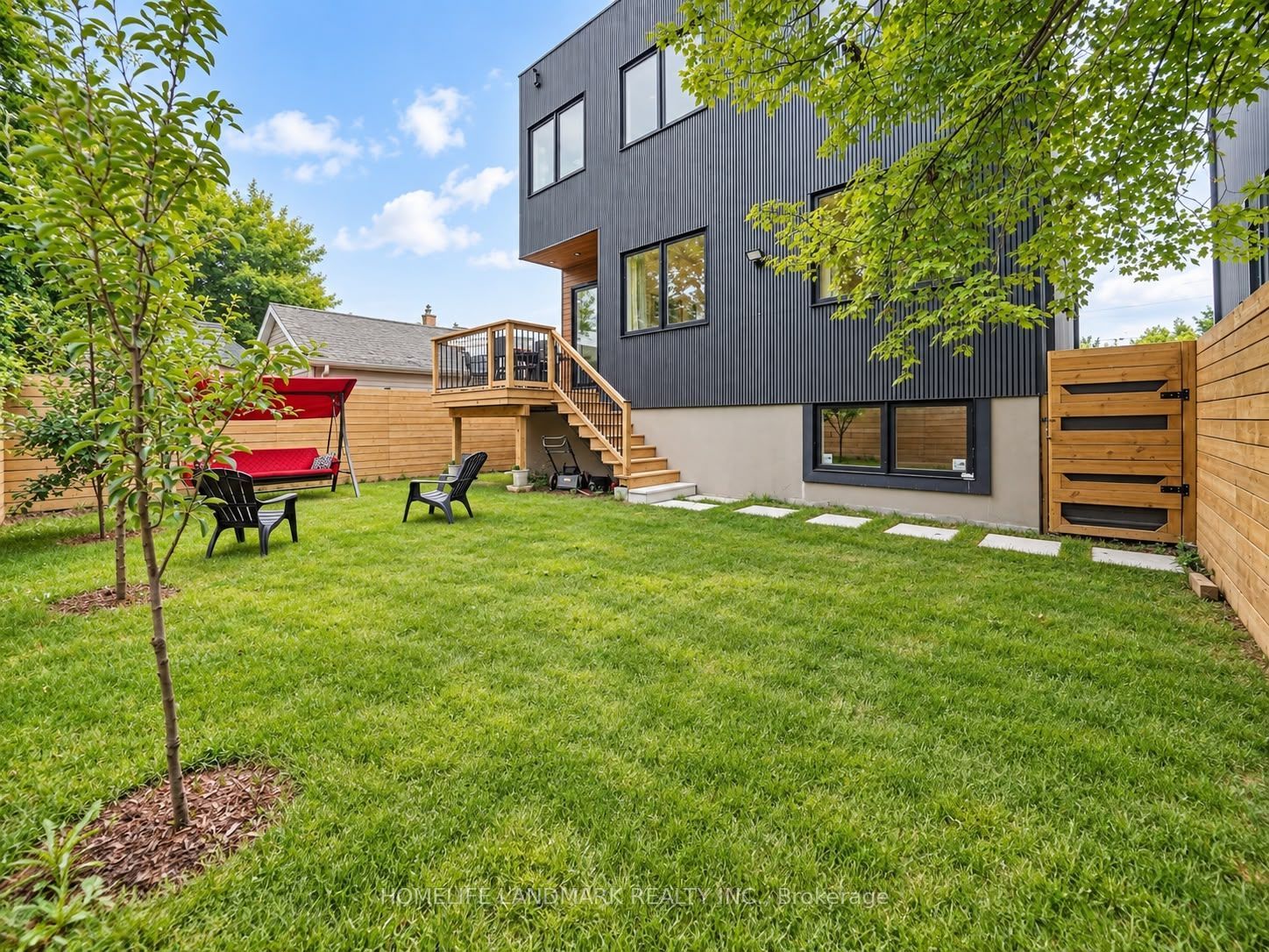 491 Drew Street Property Photo 20