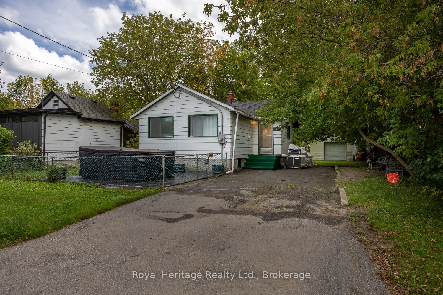 207 Valencia Road Property Photo 1